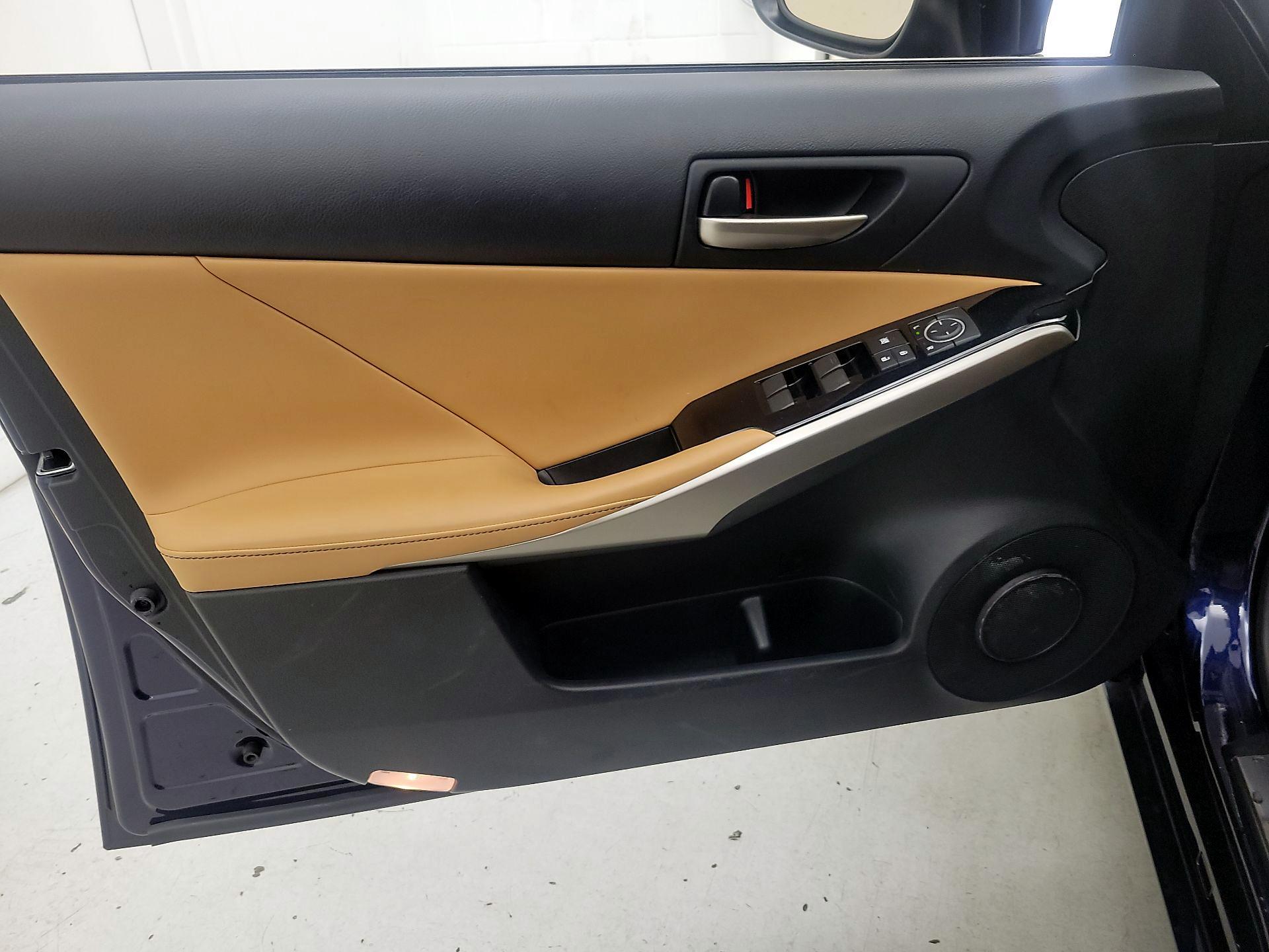 Thumbnail: 2019 Lexus IS - 12