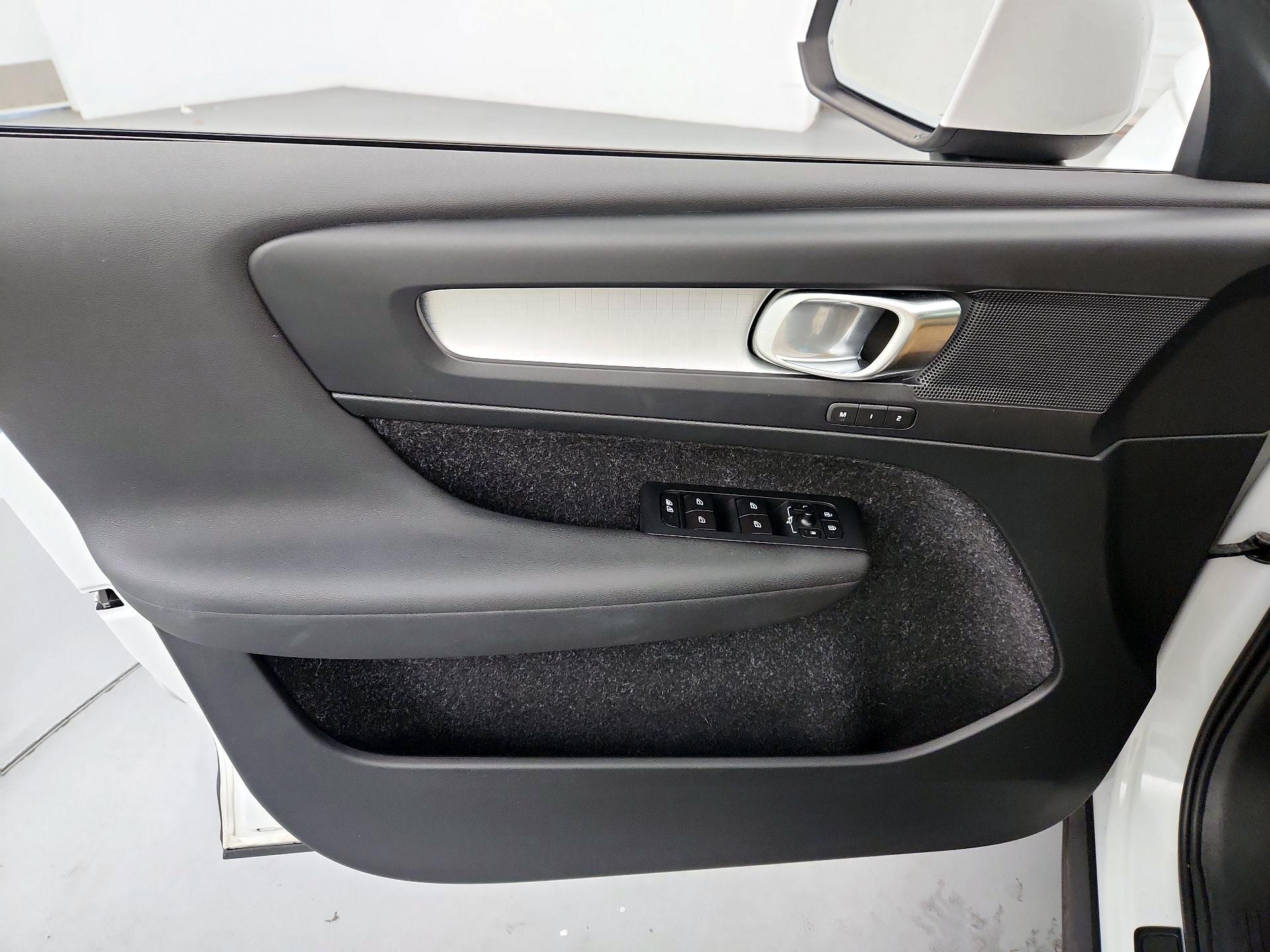 Thumbnail: 2020 Volvo XC40 - 12