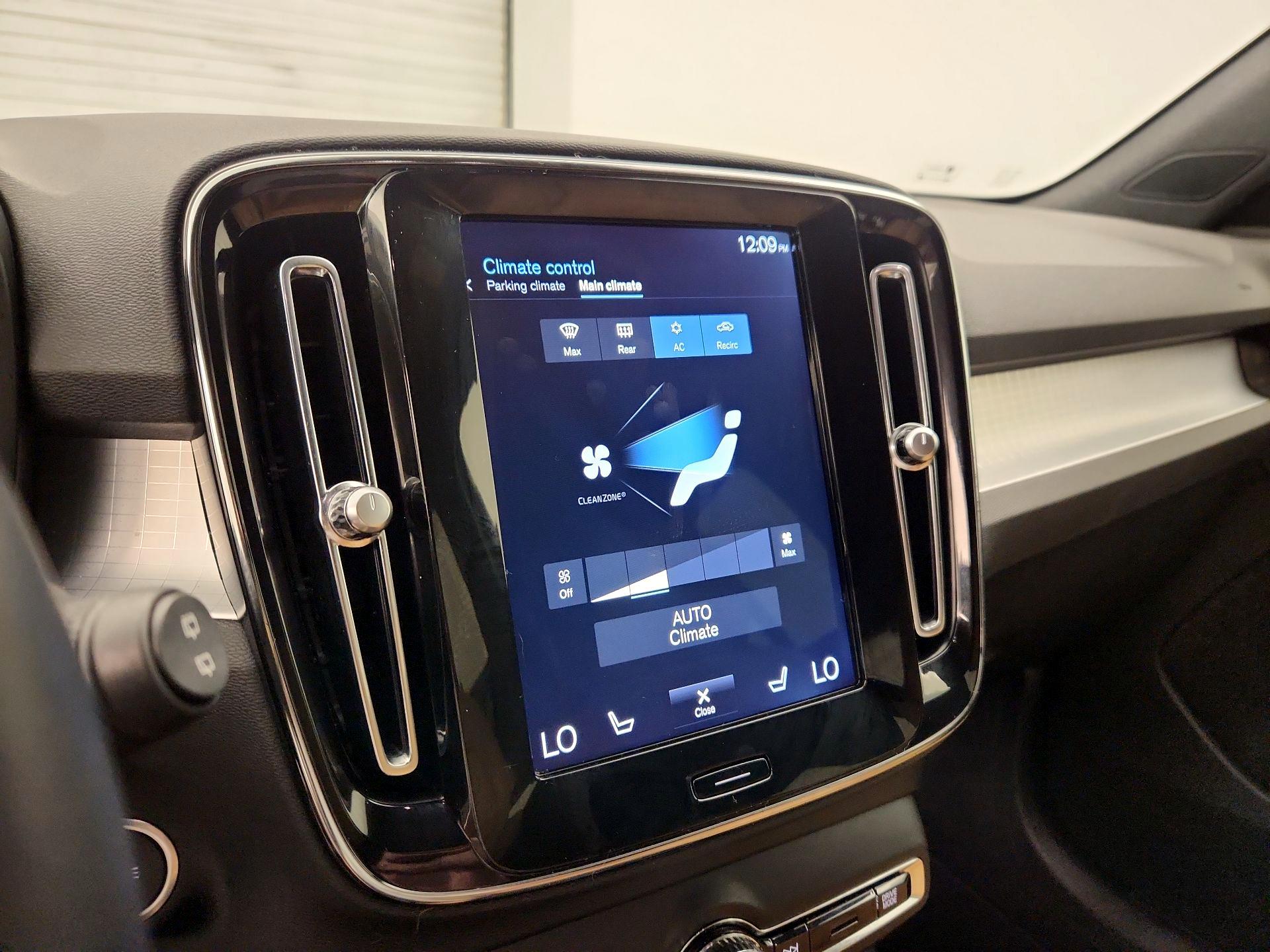Thumbnail: 2020 Volvo XC40 - 16