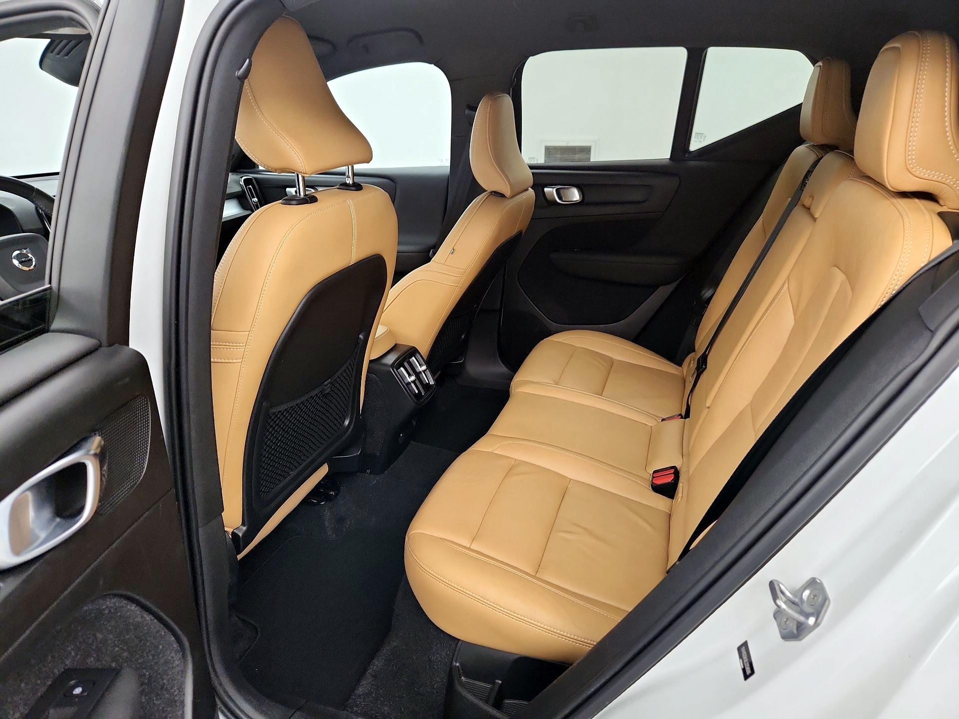 Thumbnail: 2020 Volvo XC40 - 19
