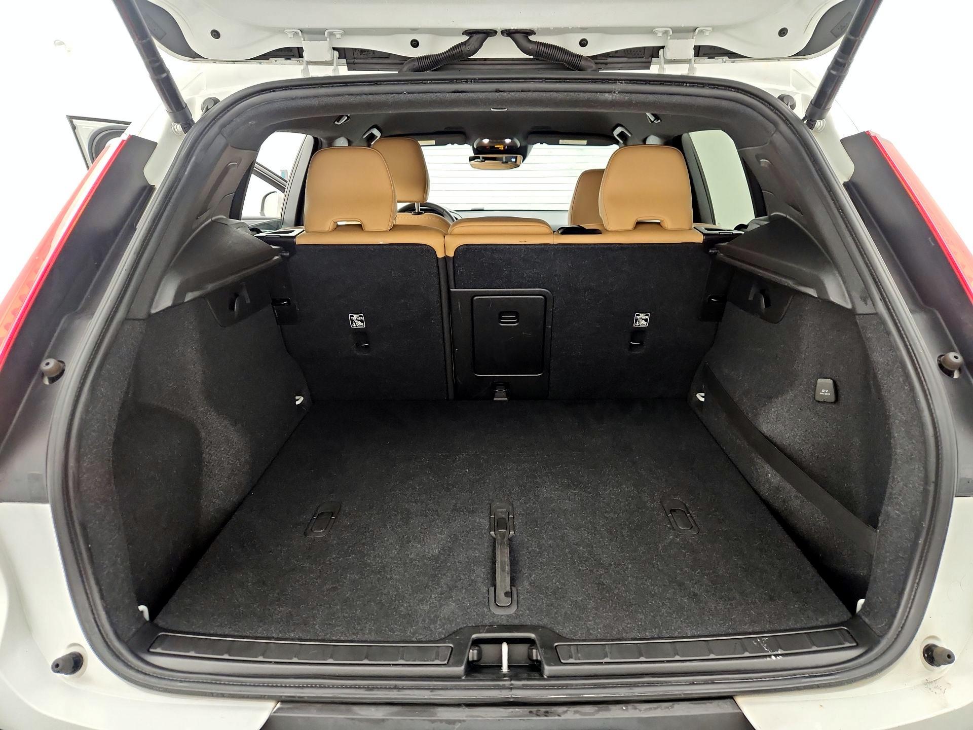 Thumbnail: 2020 Volvo XC40 - 20