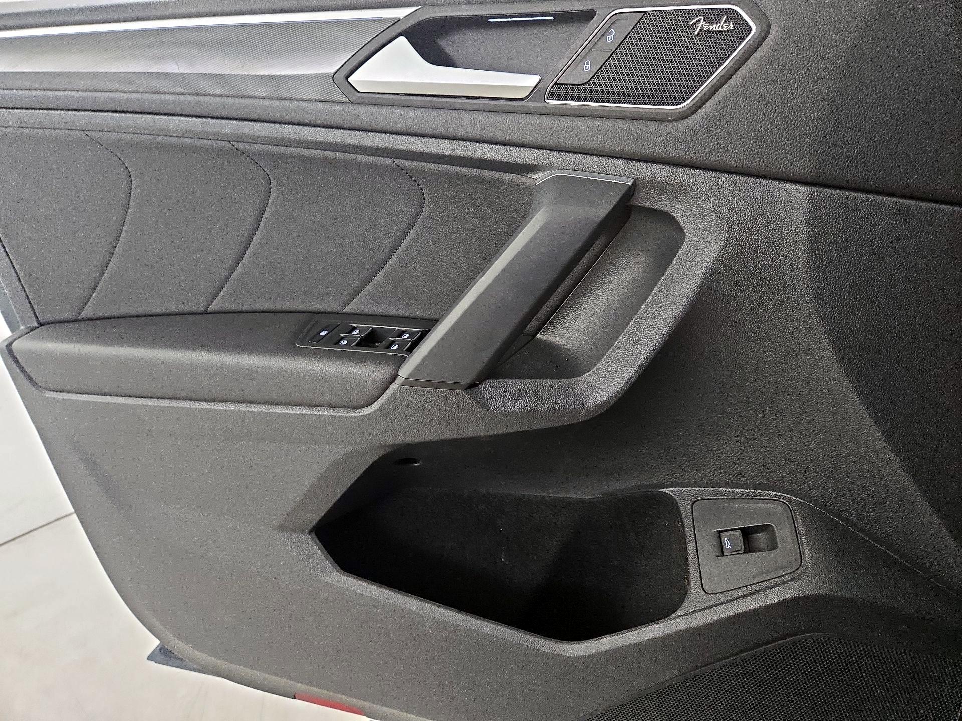 Thumbnail: 2019 Volkswagen Tiguan - 12