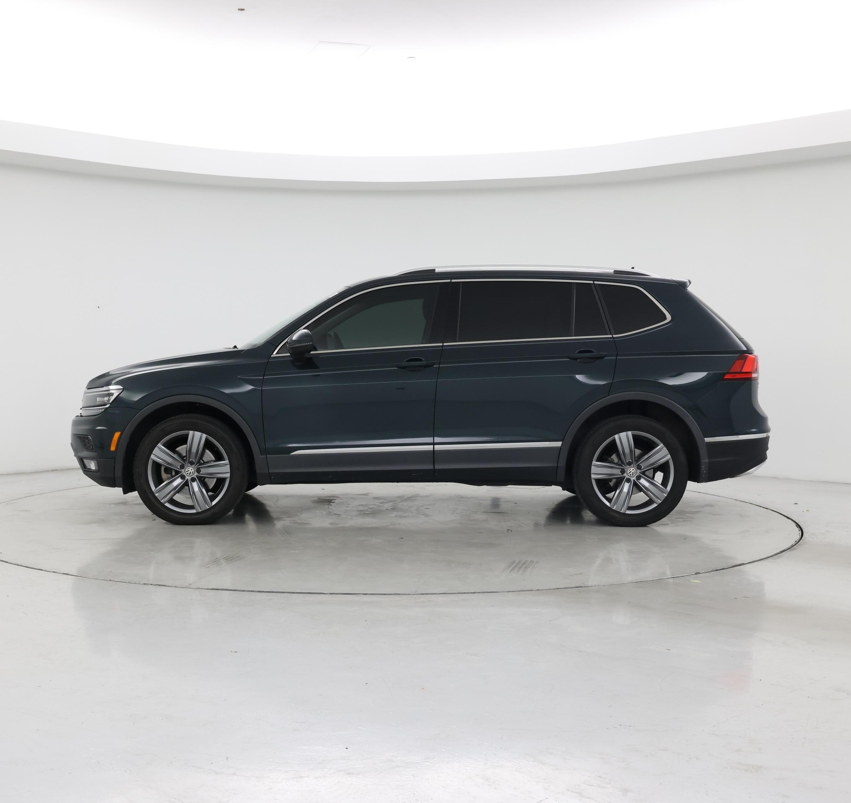 Thumbnail: 2019 Volkswagen Tiguan - 3
