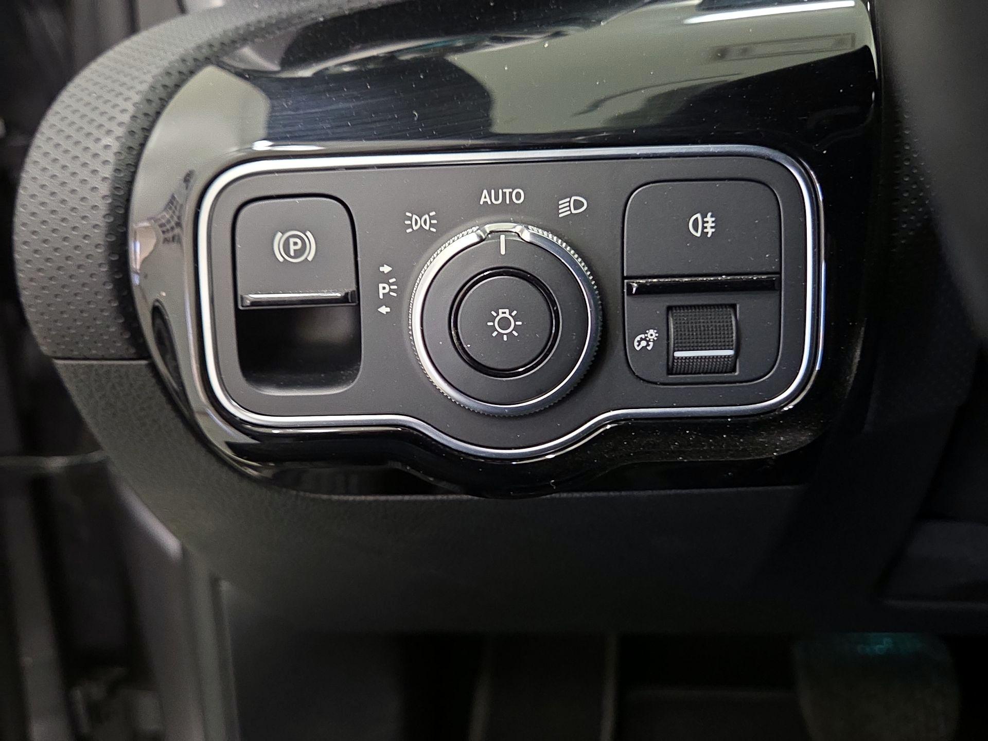 Thumbnail: 2021 Mercedes-Benz A-Class - 13