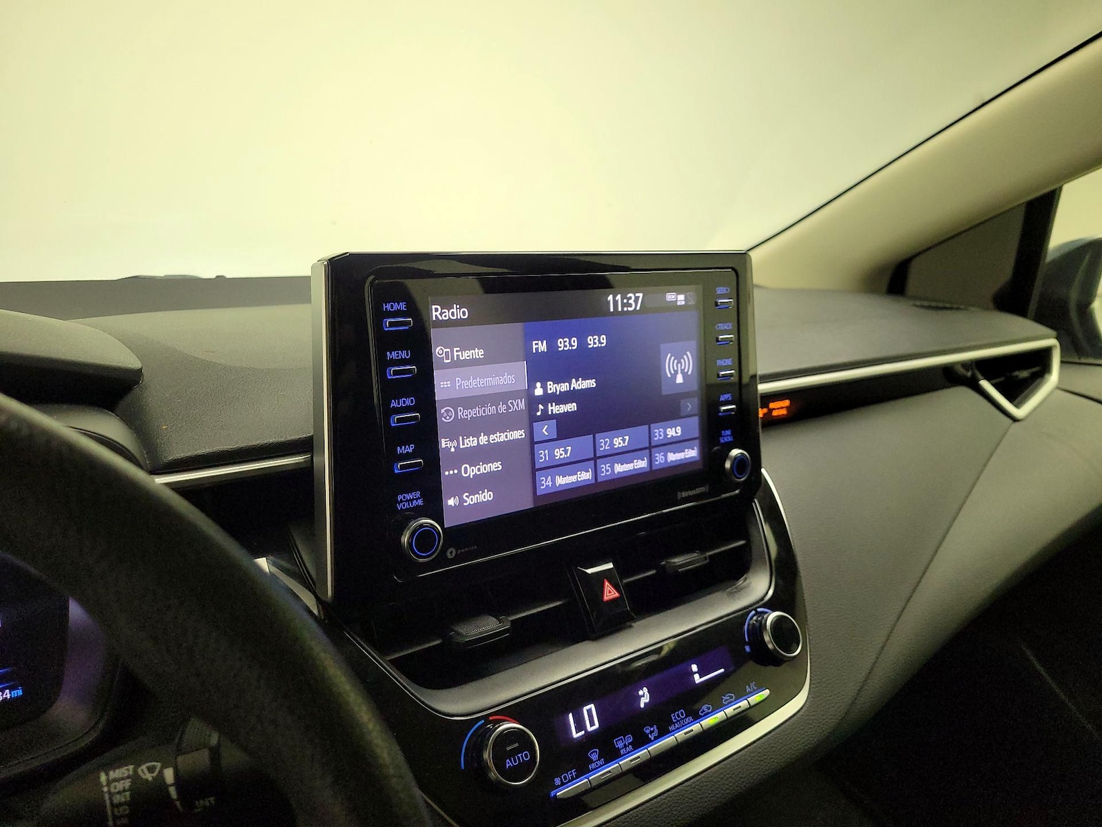 2021 Toyota Corolla LE - Photo 16