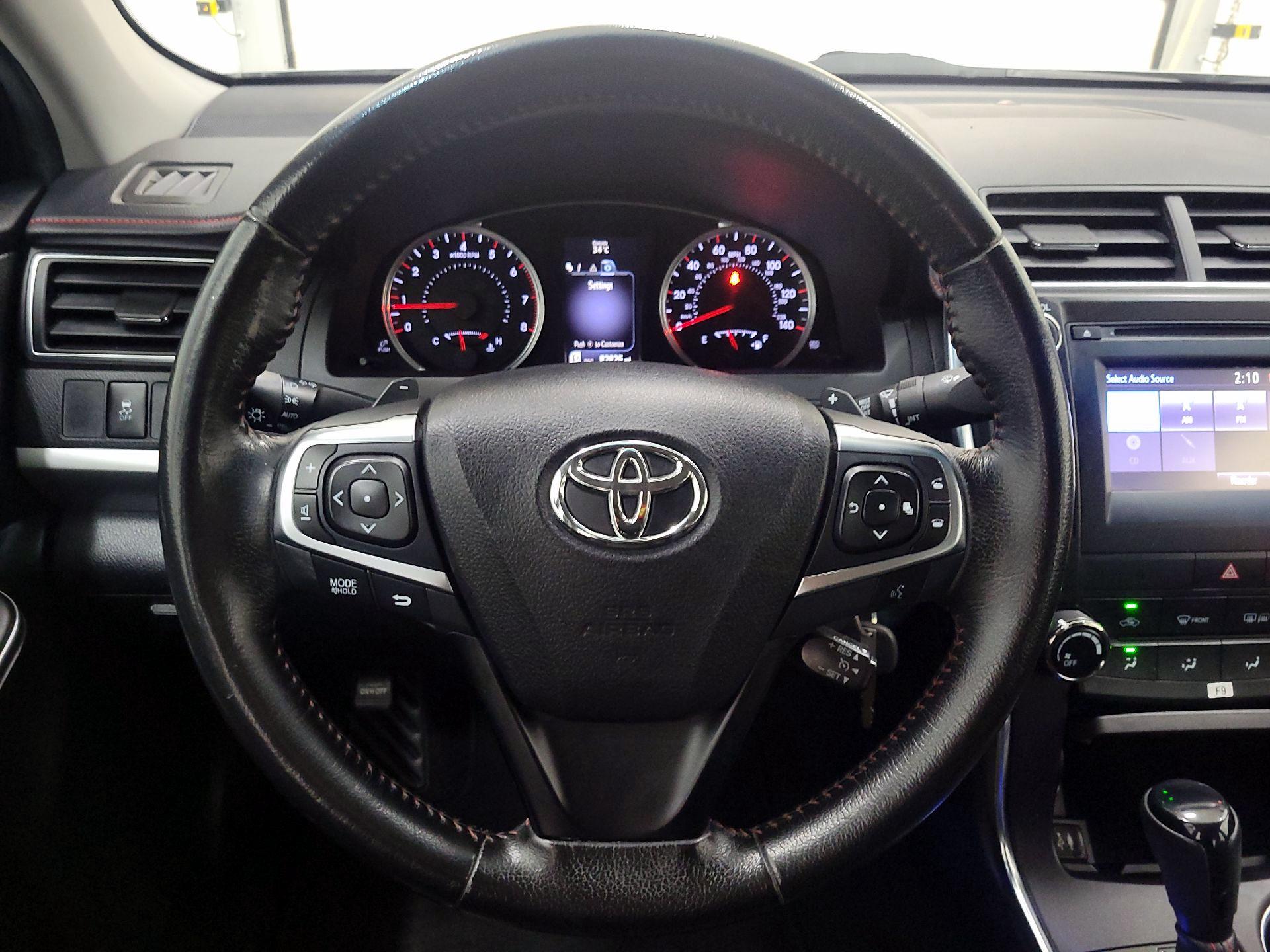 Thumbnail: 2016 Toyota Camry - 10