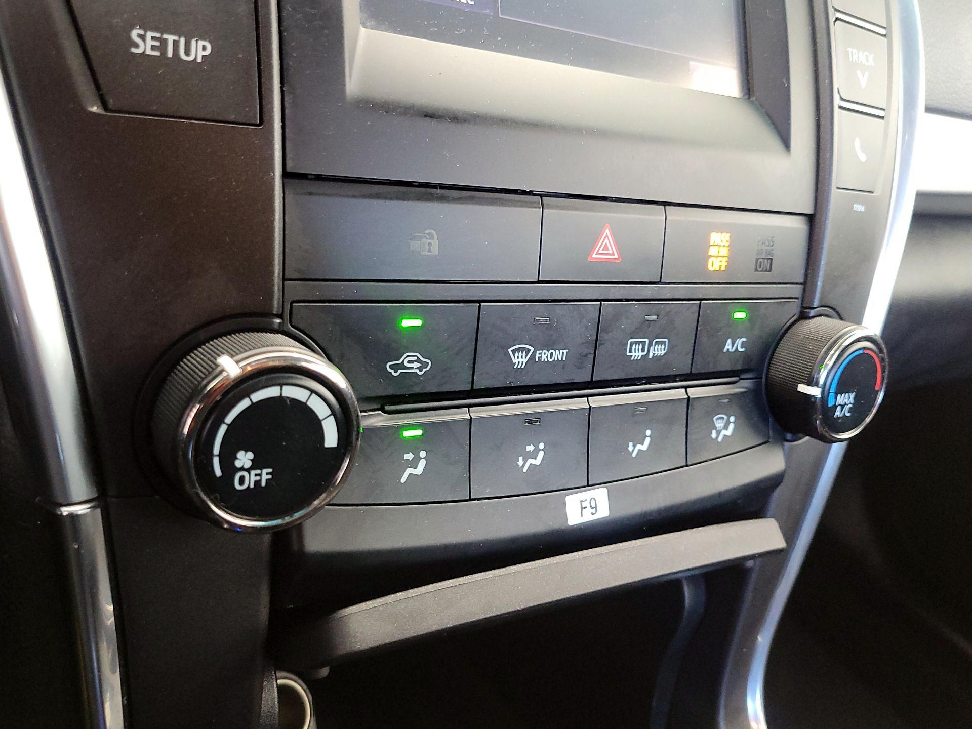 Thumbnail: 2016 Toyota Camry - 16