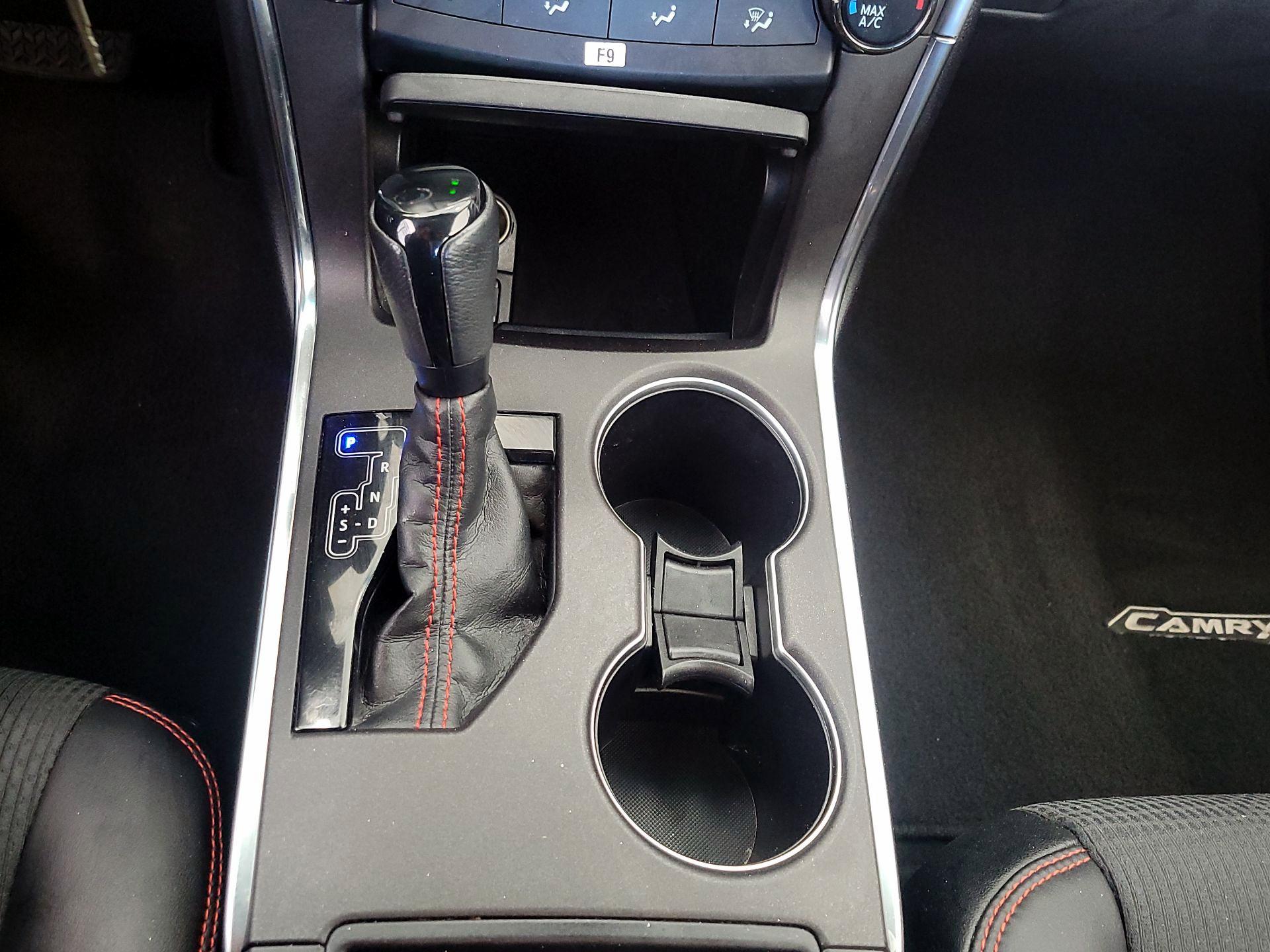 Thumbnail: 2016 Toyota Camry - 17