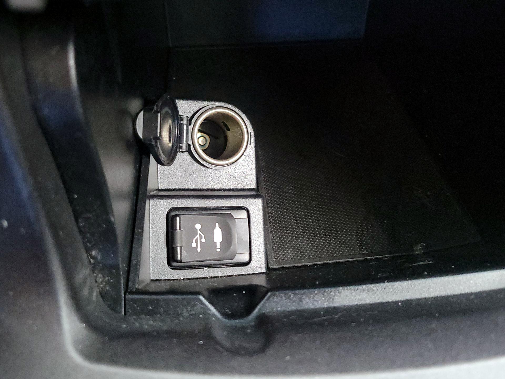 Thumbnail: 2016 Toyota Camry - 18