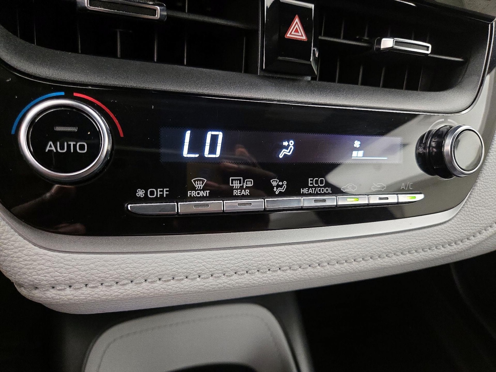 2020 Toyota Corolla SE - Photo 17