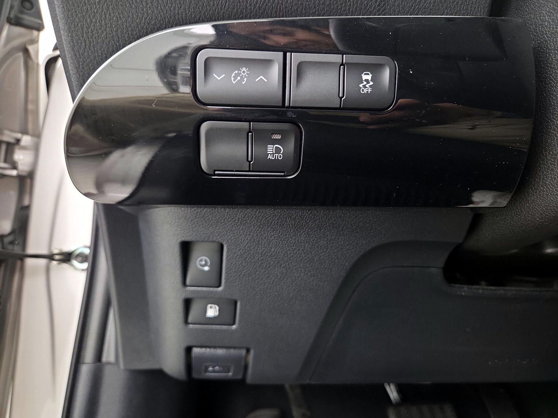 Thumbnail: 2021 Toyota Prius Prime - 13