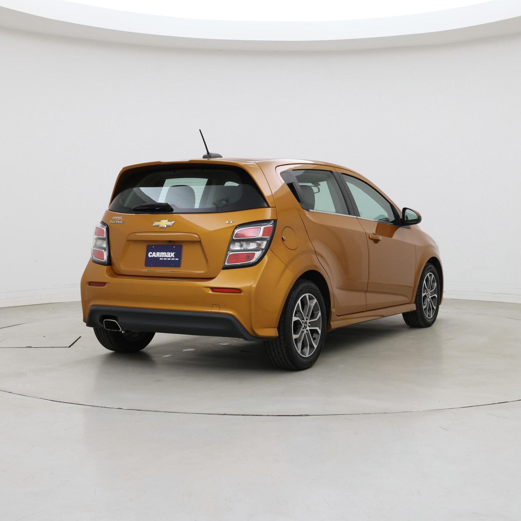 Thumbnail: 2017 Chevrolet Sonic - 8