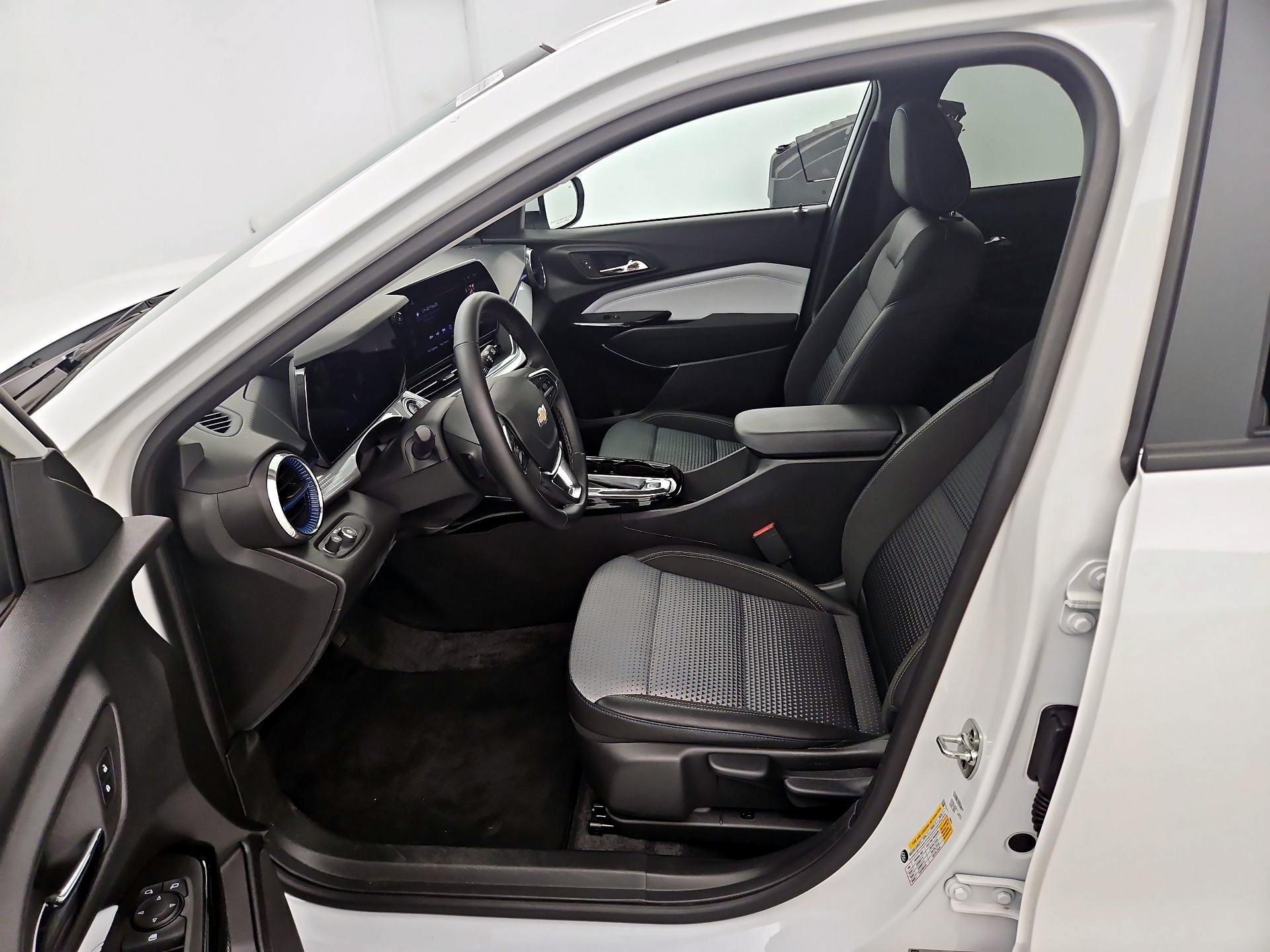 Thumbnail: 2025 Chevrolet Trax - 11