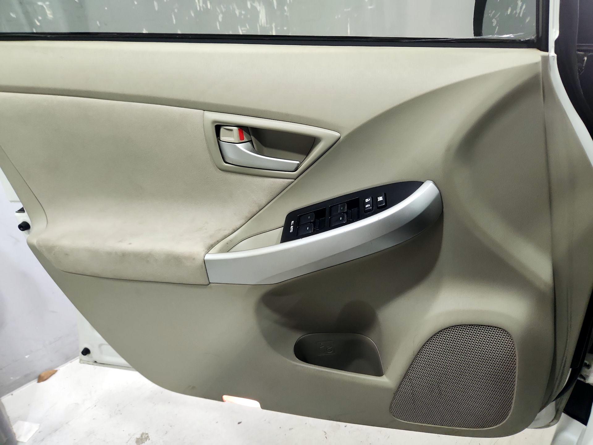 Thumbnail: 2015 Toyota Prius - 12