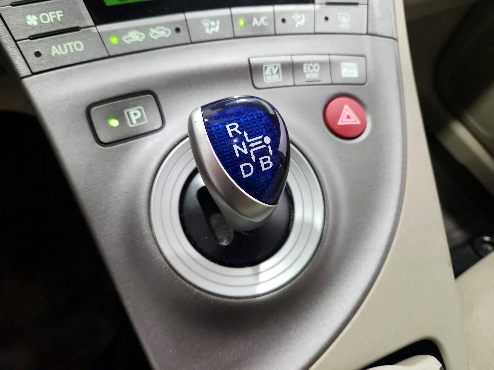 Thumbnail: 2015 Toyota Prius - 17