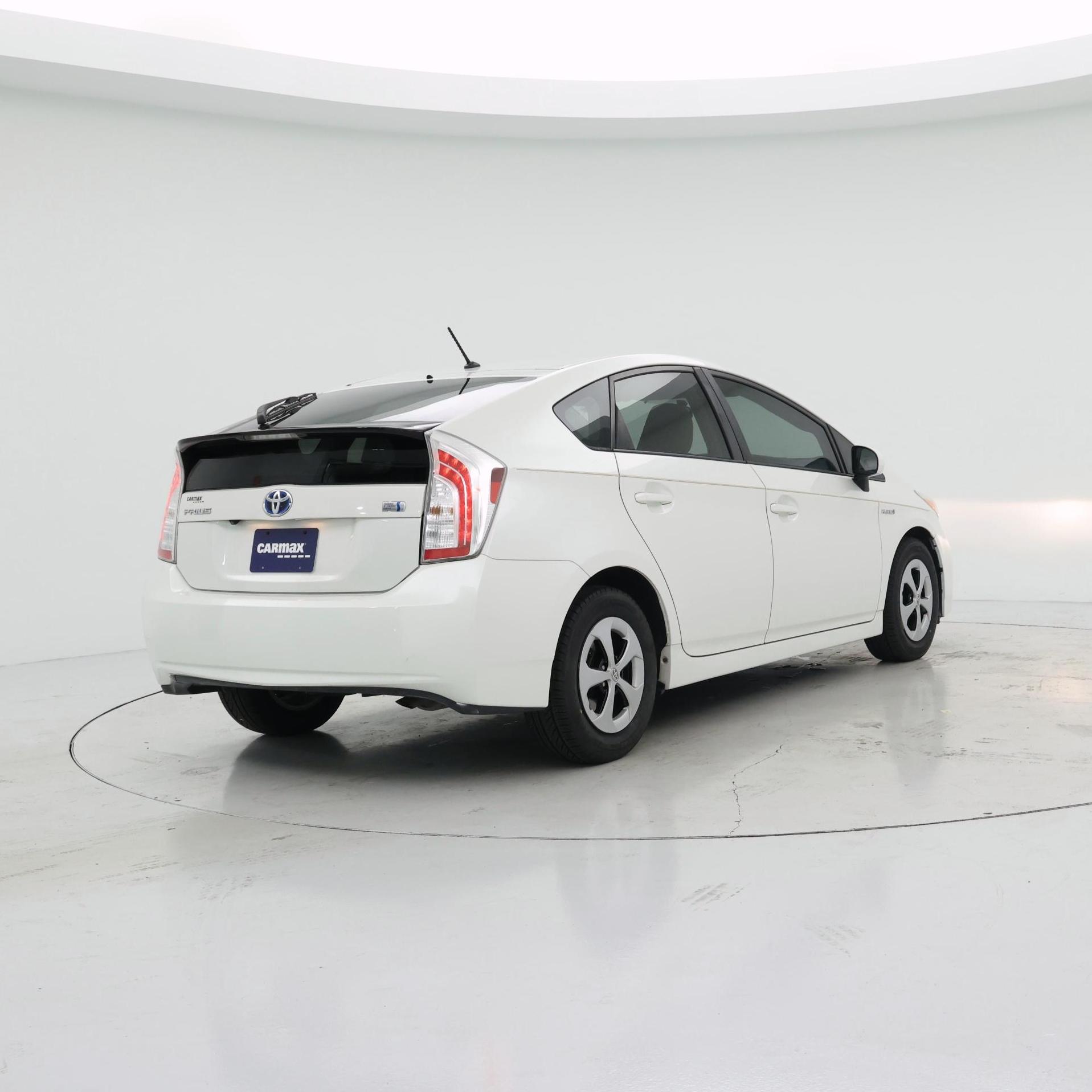 Thumbnail: 2015 Toyota Prius - 8