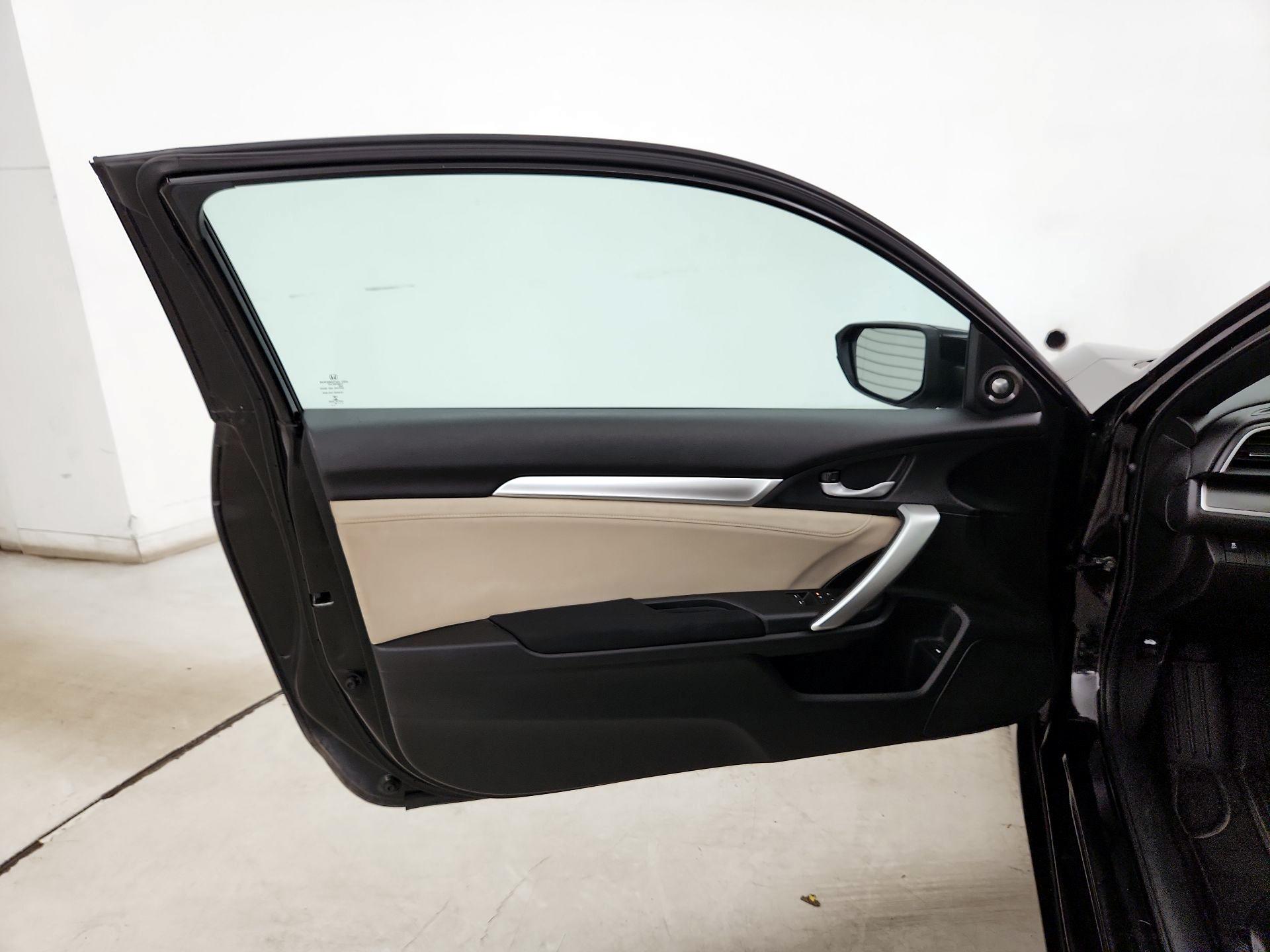 Thumbnail: 2016 Honda Civic - 12
