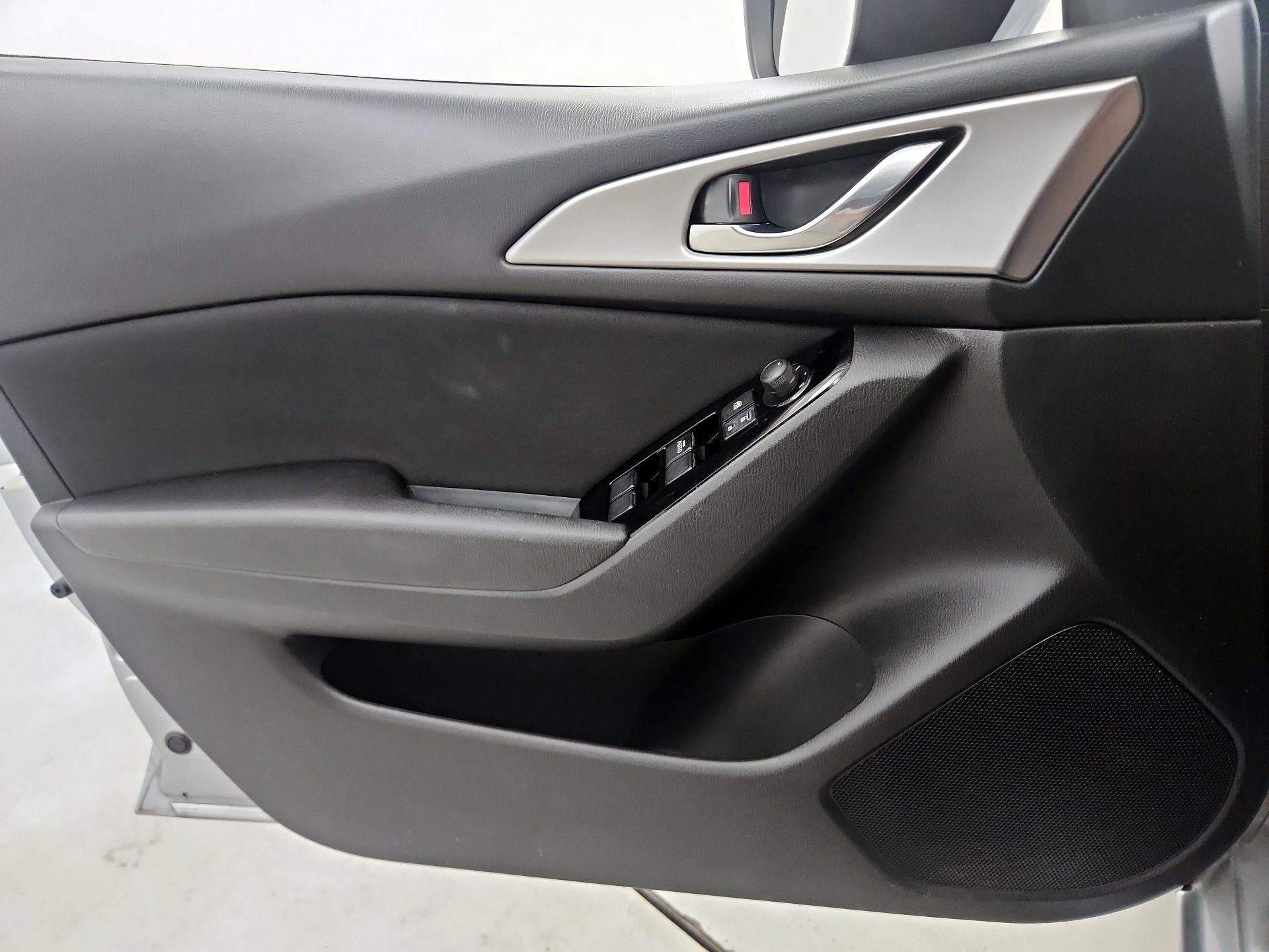 Thumbnail: 2018 Mazda Mazda3 - 10
