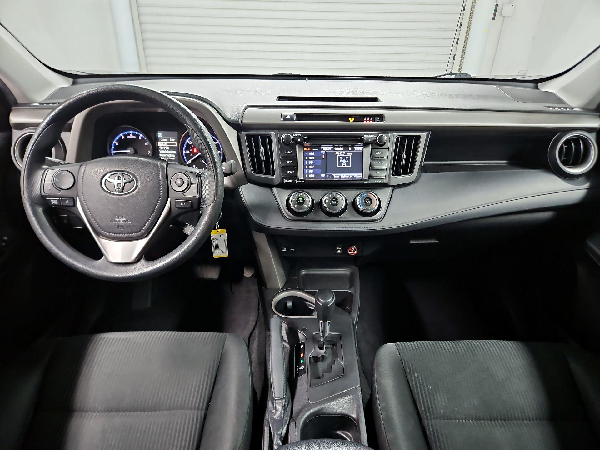 Thumbnail: 2017 Toyota RAV4 - 9