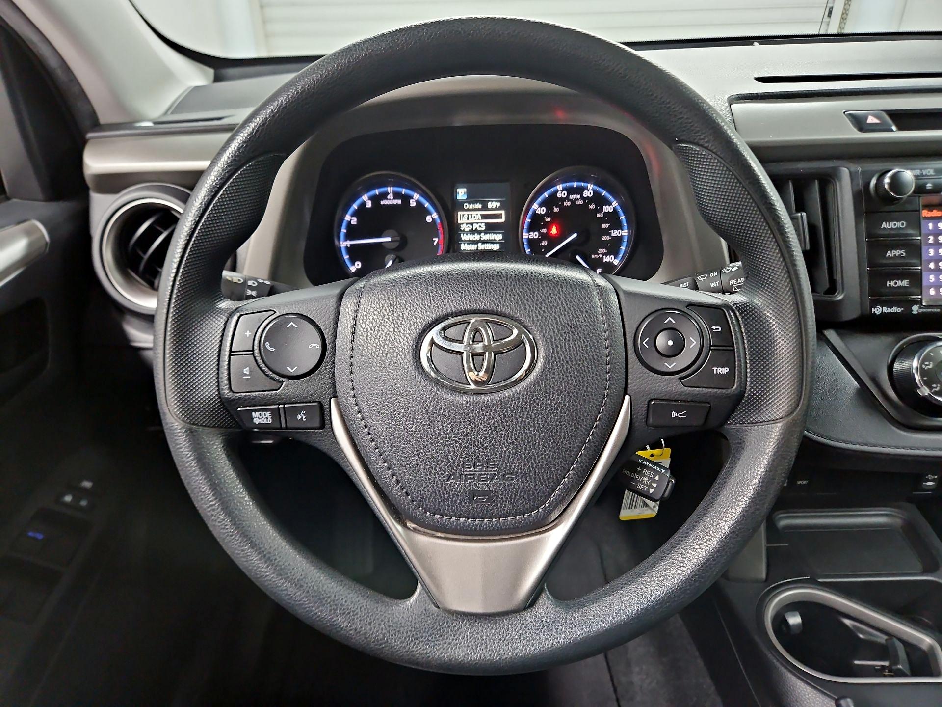 Thumbnail: 2017 Toyota RAV4 - 10