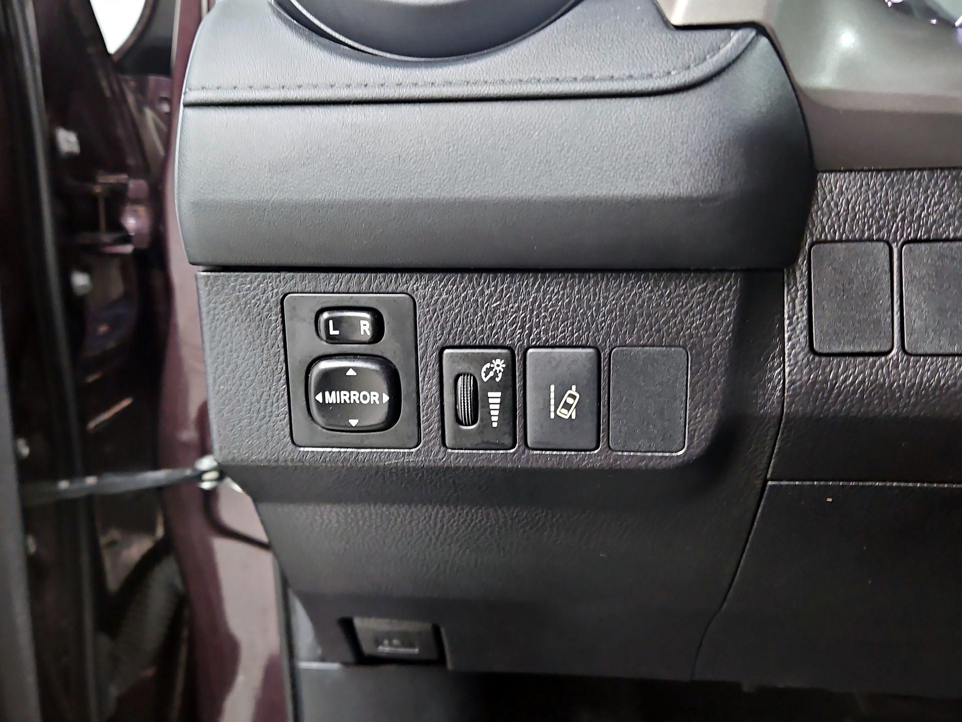 Thumbnail: 2017 Toyota RAV4 - 13