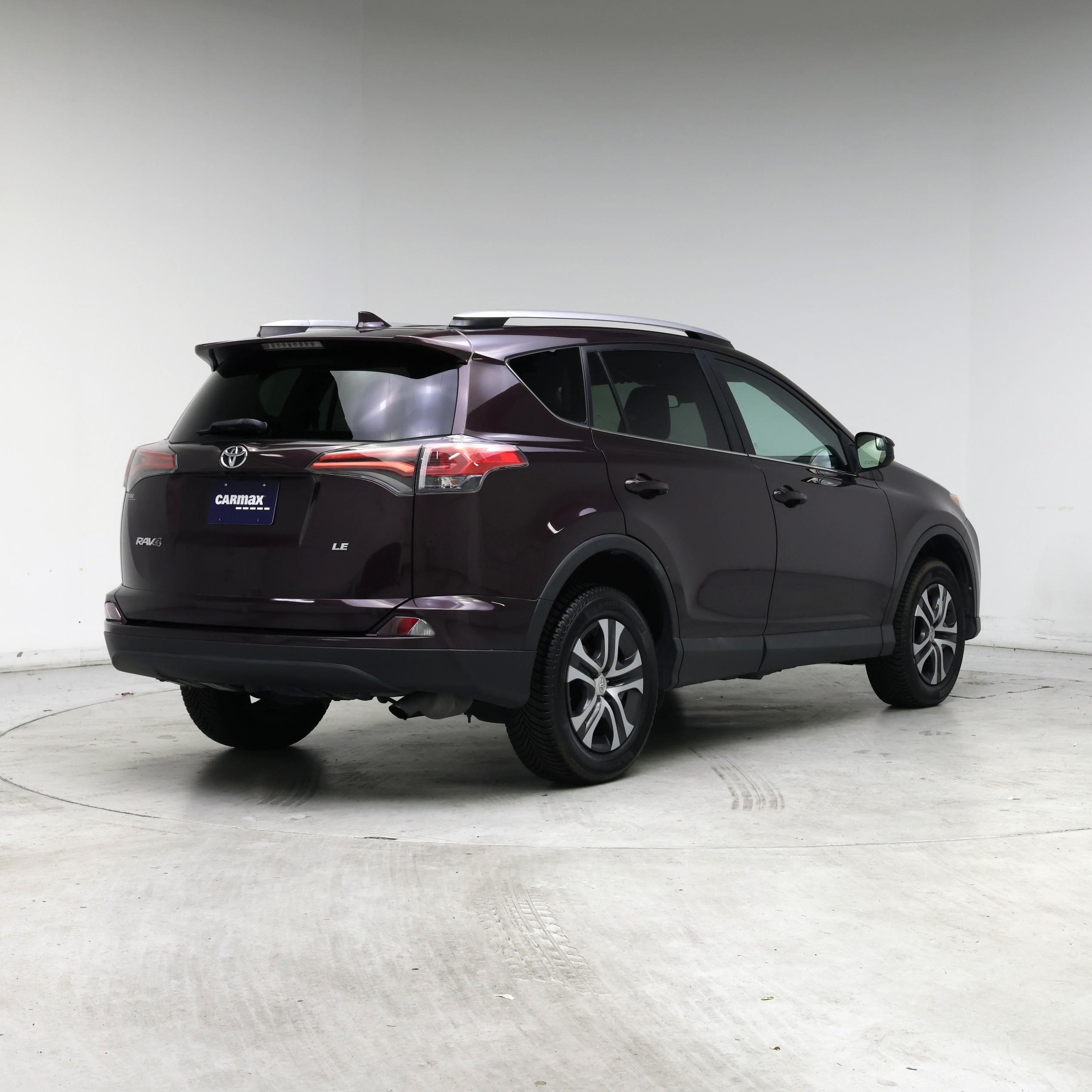Thumbnail: 2017 Toyota RAV4 - 8