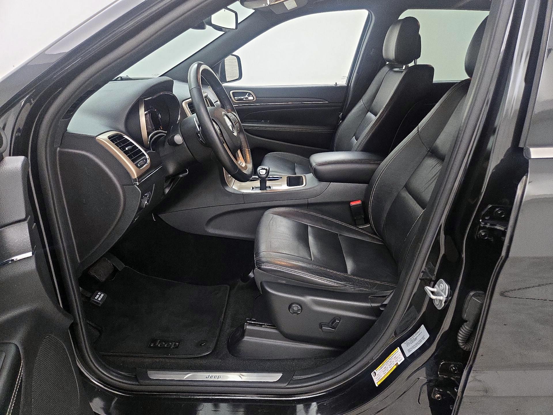 Thumbnail: 2015 Jeep Grand Cherokee - 11