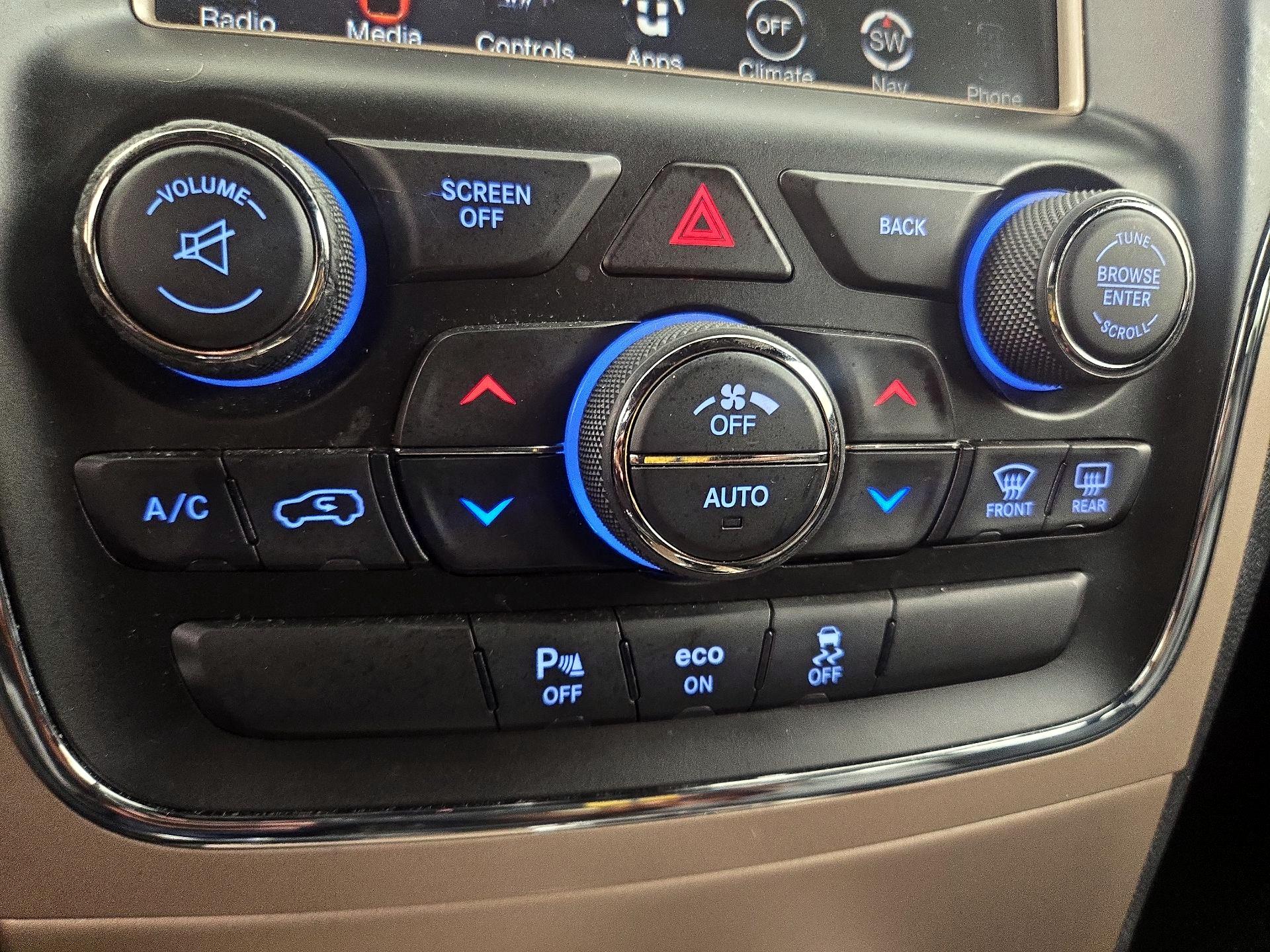 Thumbnail: 2015 Jeep Grand Cherokee - 17
