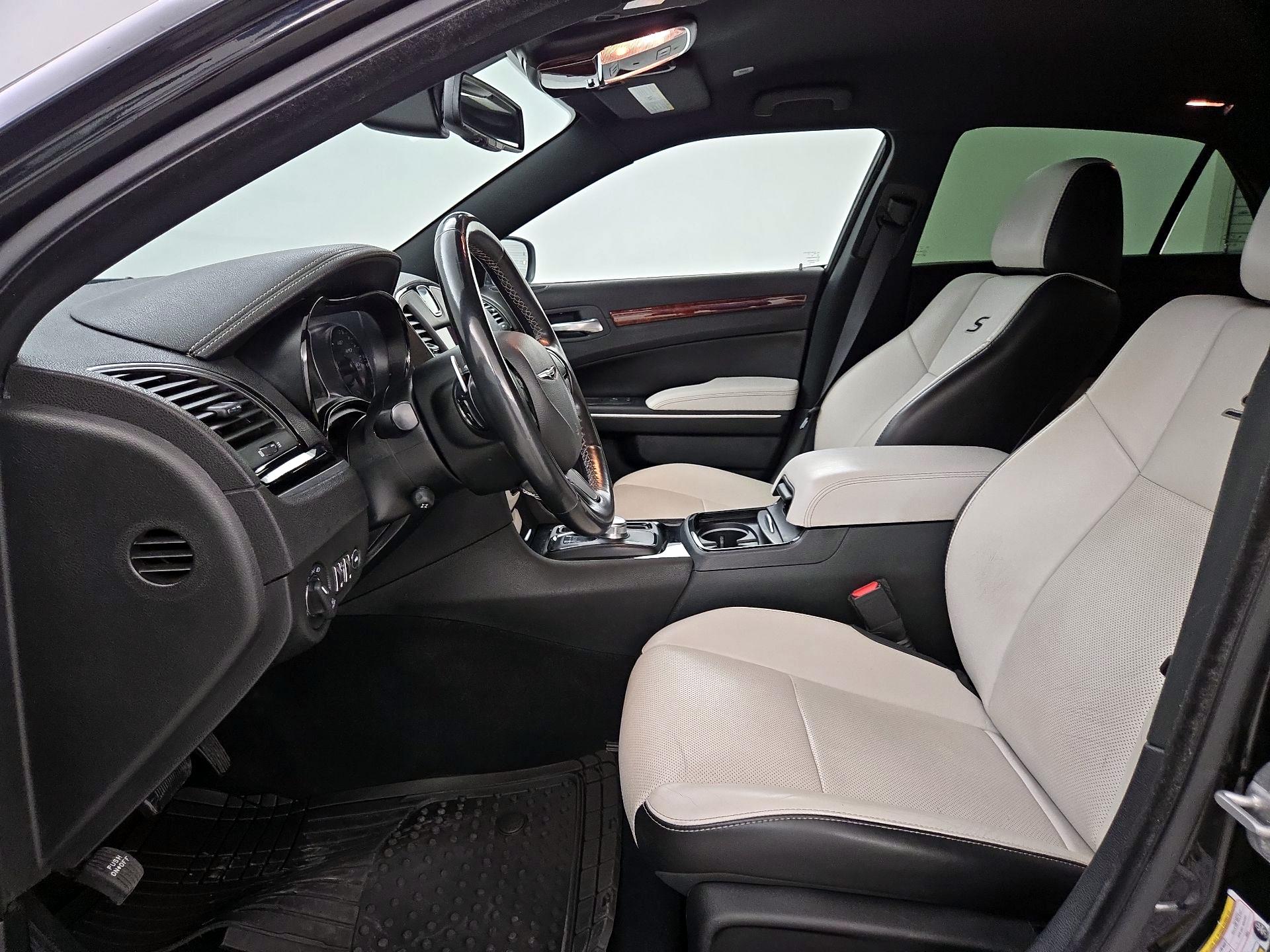 Thumbnail: 2019 Chrysler 300 - 11
