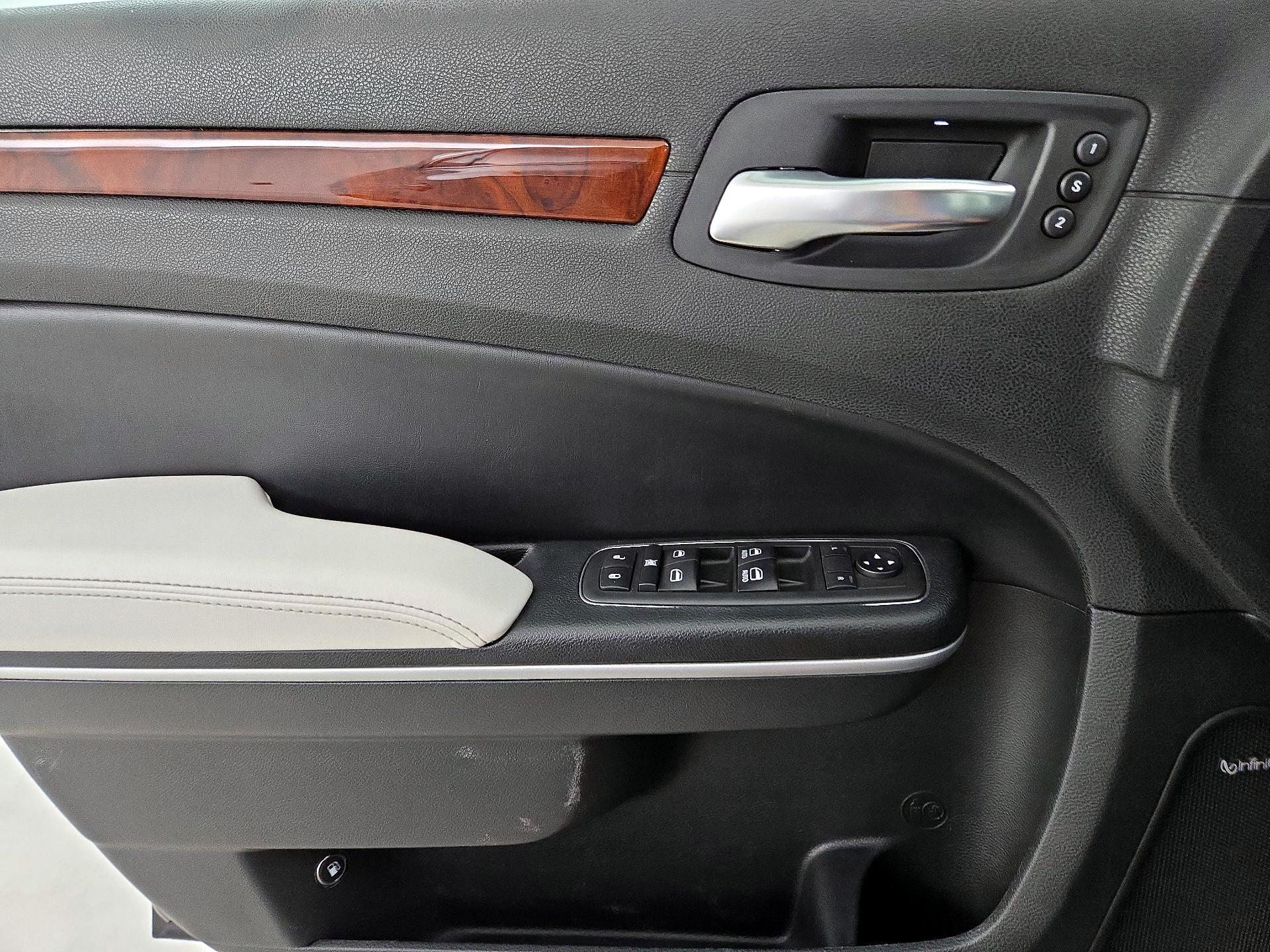 Thumbnail: 2019 Chrysler 300 - 12