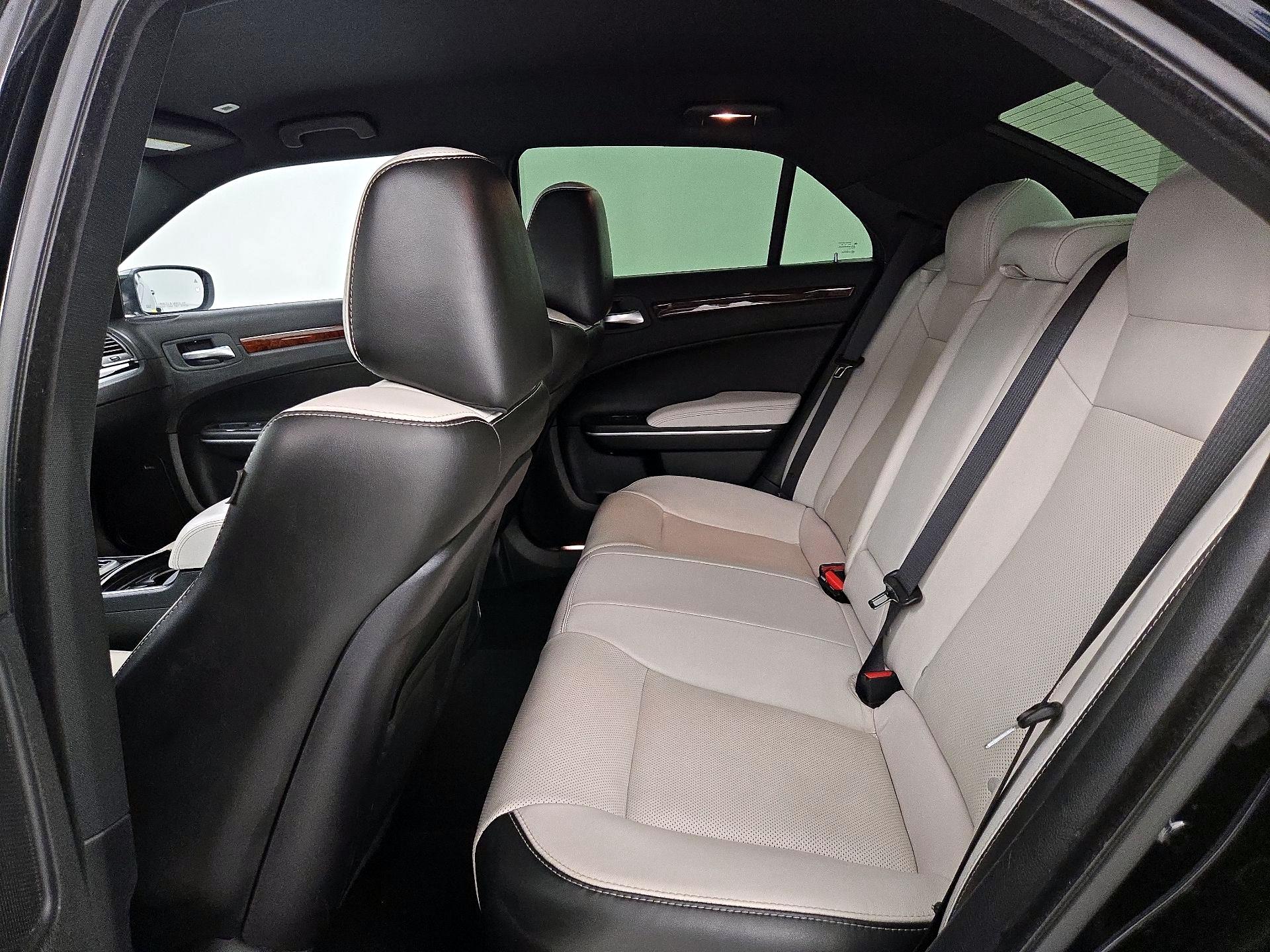 Thumbnail: 2019 Chrysler 300 - 20