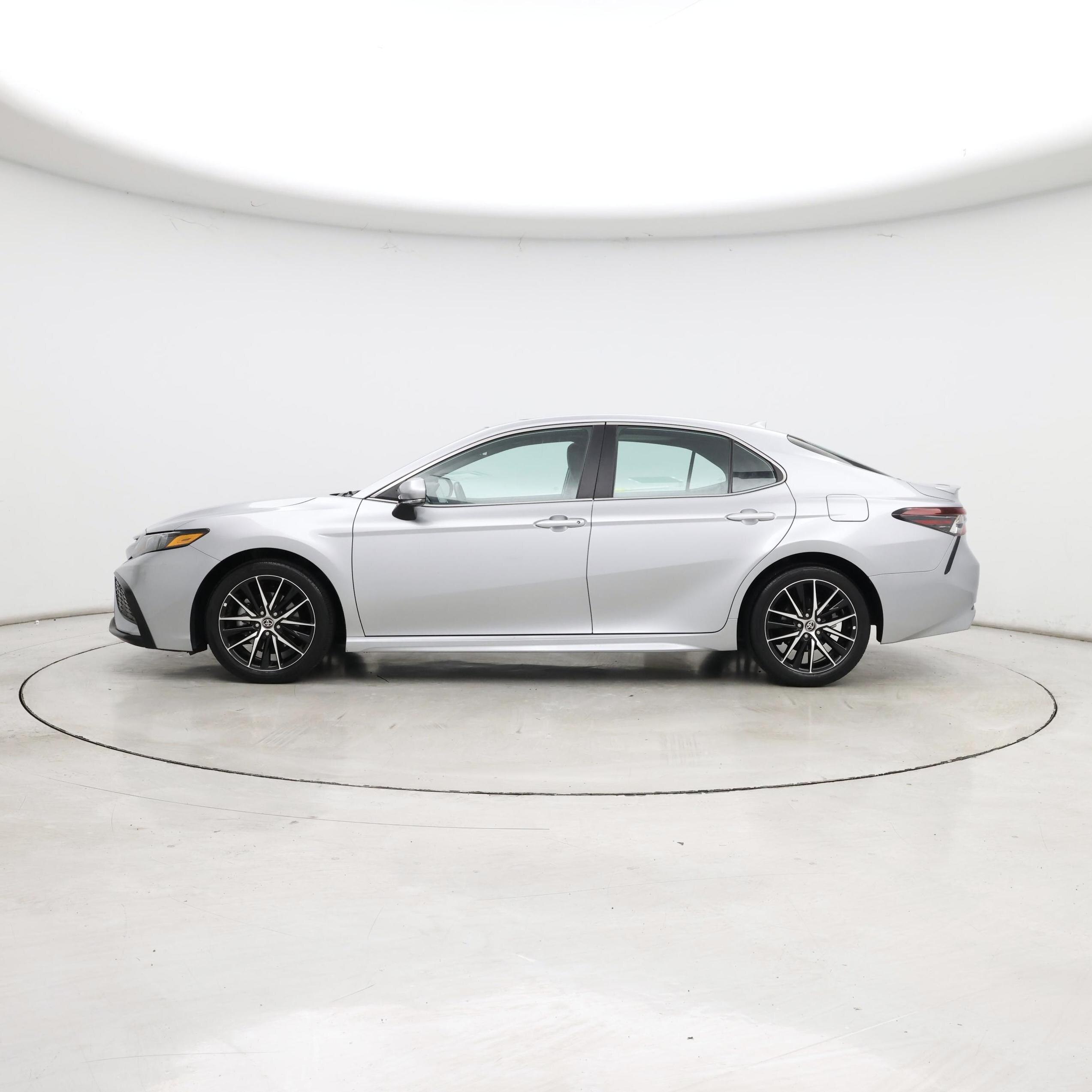 Thumbnail: 2022 Toyota Camry - 3
