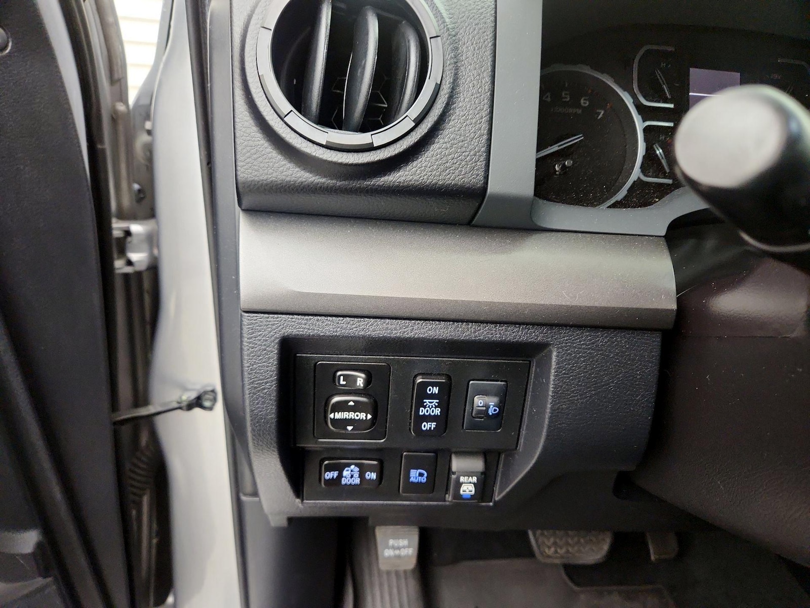 2020 Toyota Tundra SR5 - Photo 14