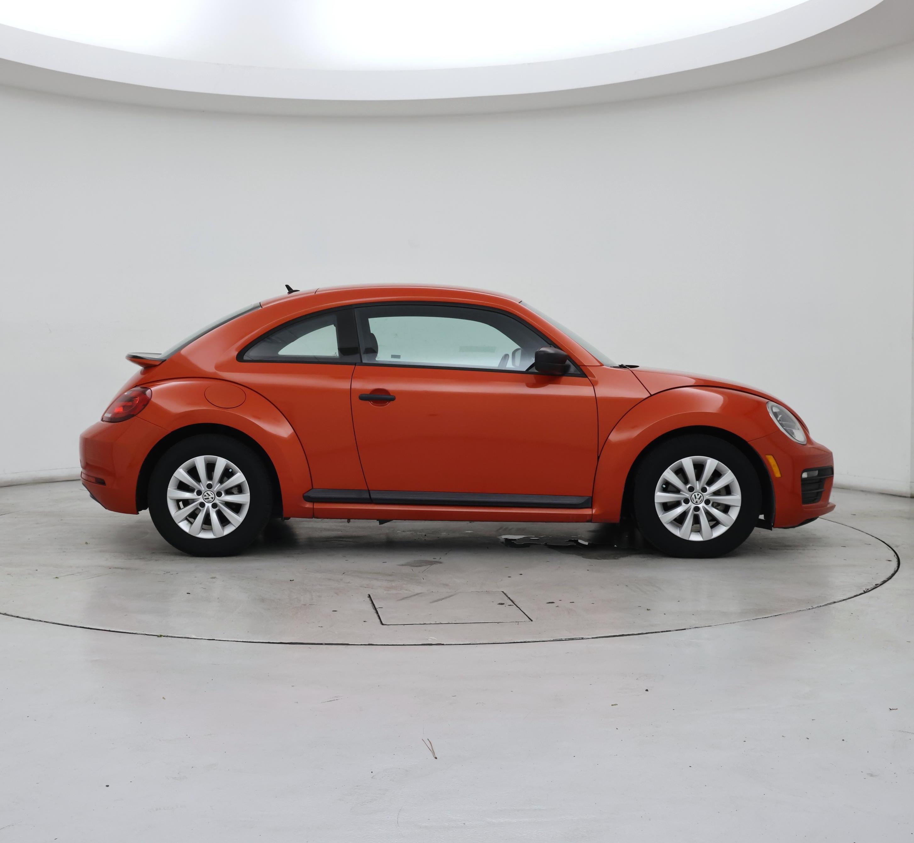Thumbnail: 2018 Volkswagen Beetle - 7