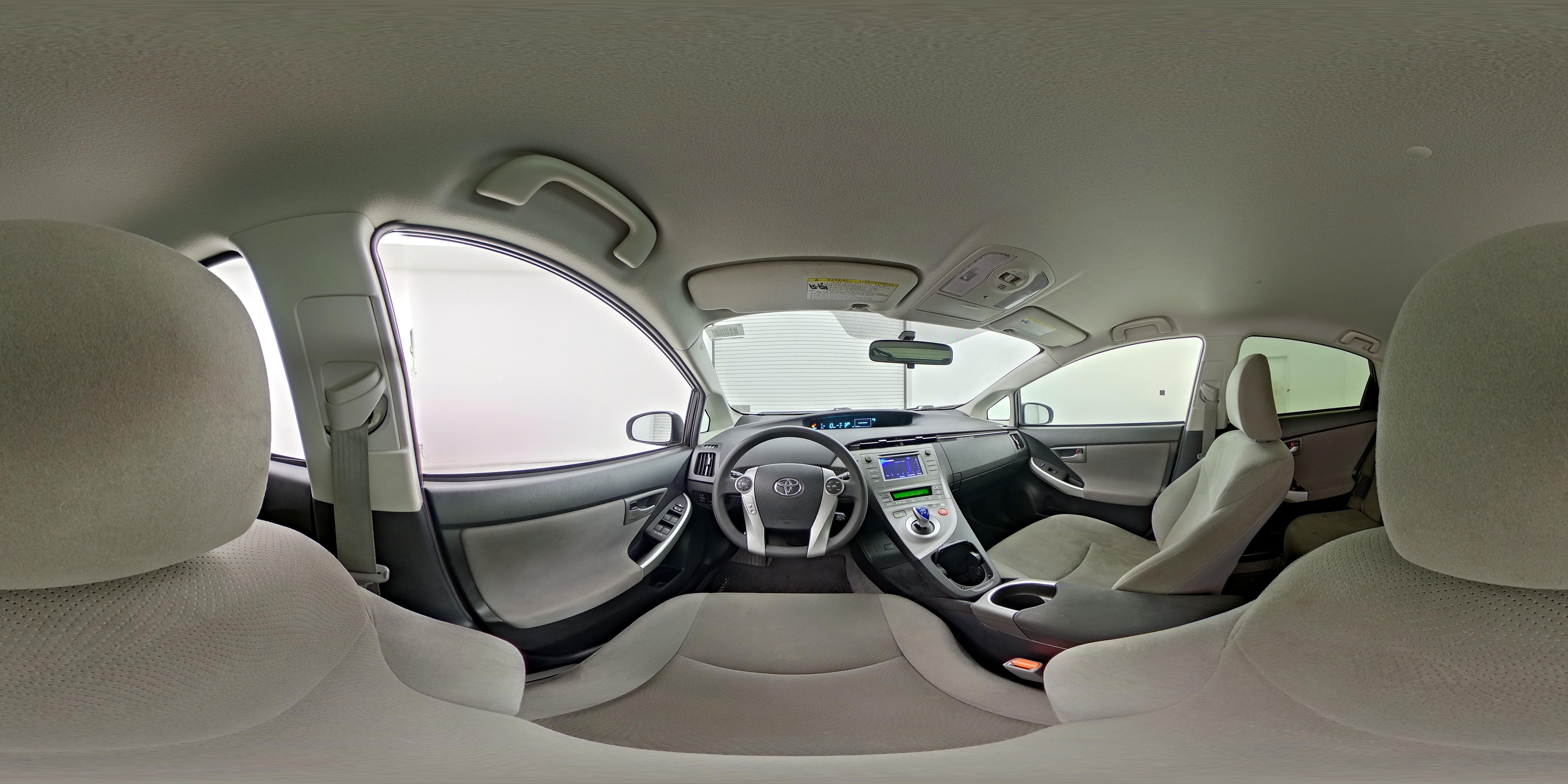 2015 Toyota Prius 26