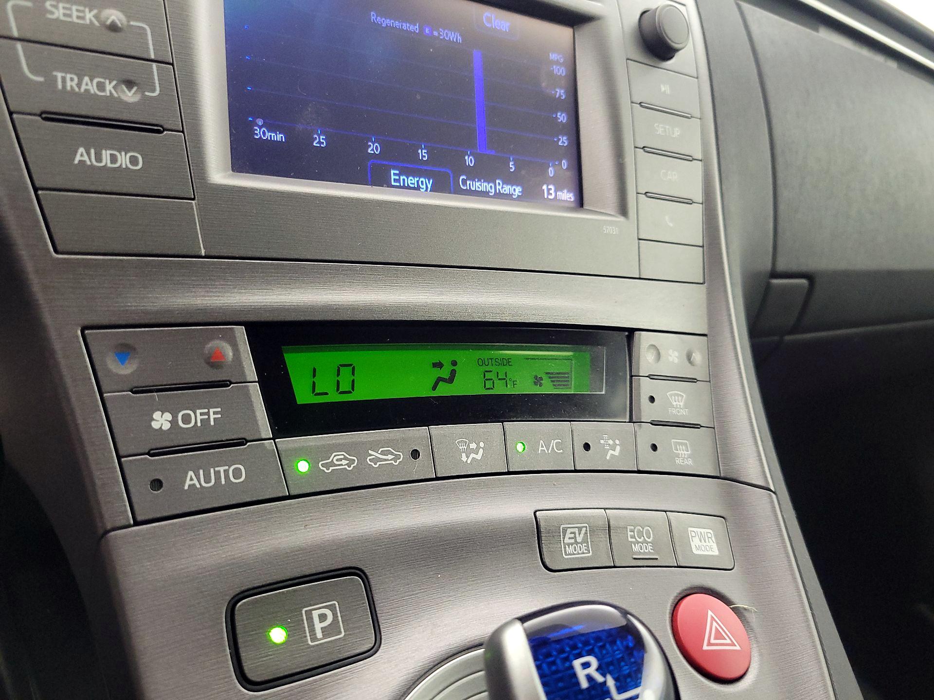 Thumbnail: 2015 Toyota Prius - 16