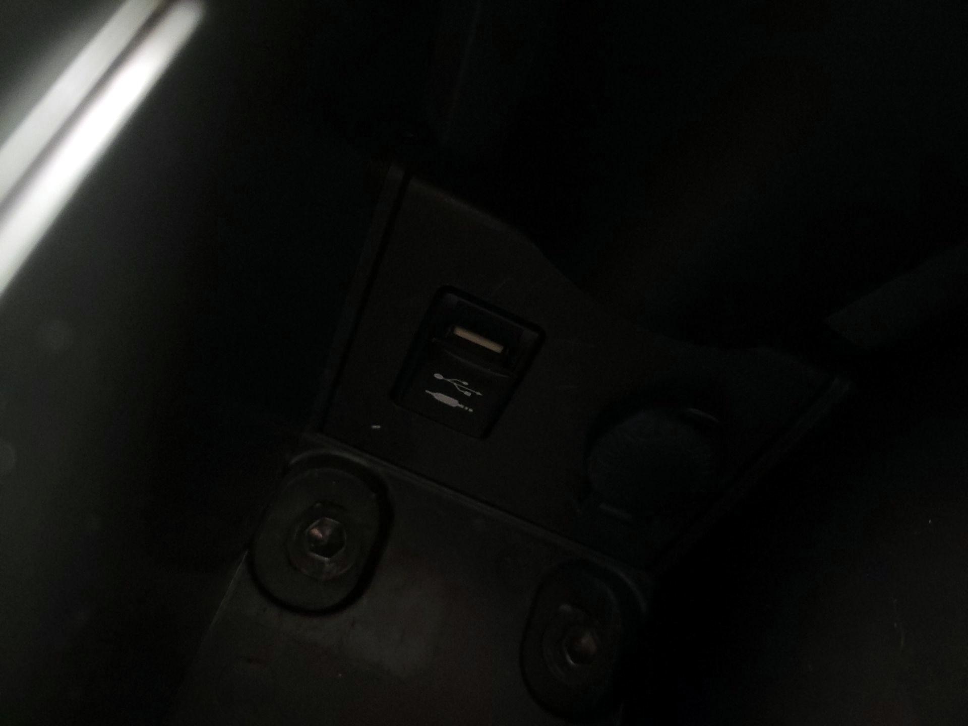 Thumbnail: 2015 Toyota Prius - 18