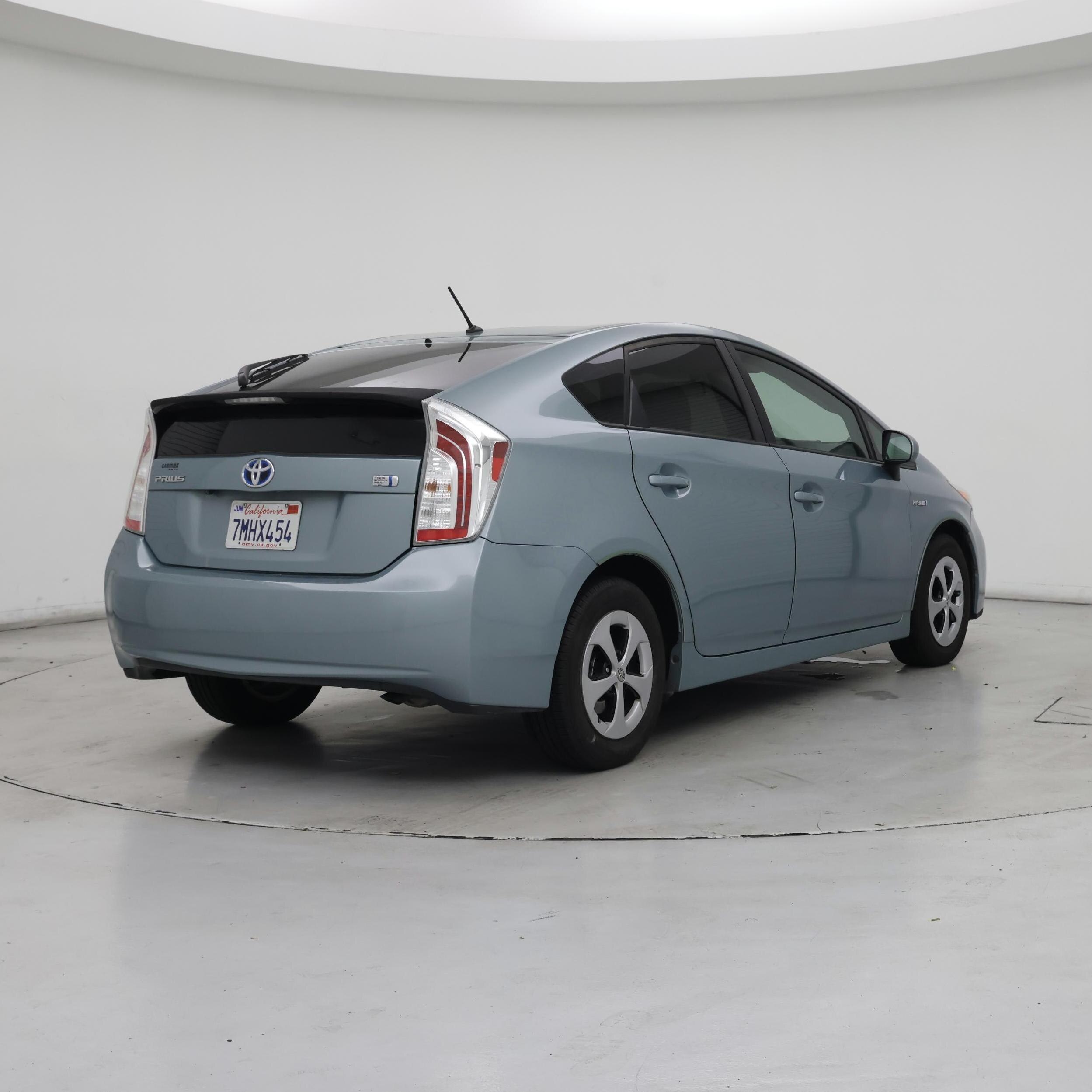 Thumbnail: 2015 Toyota Prius - 8