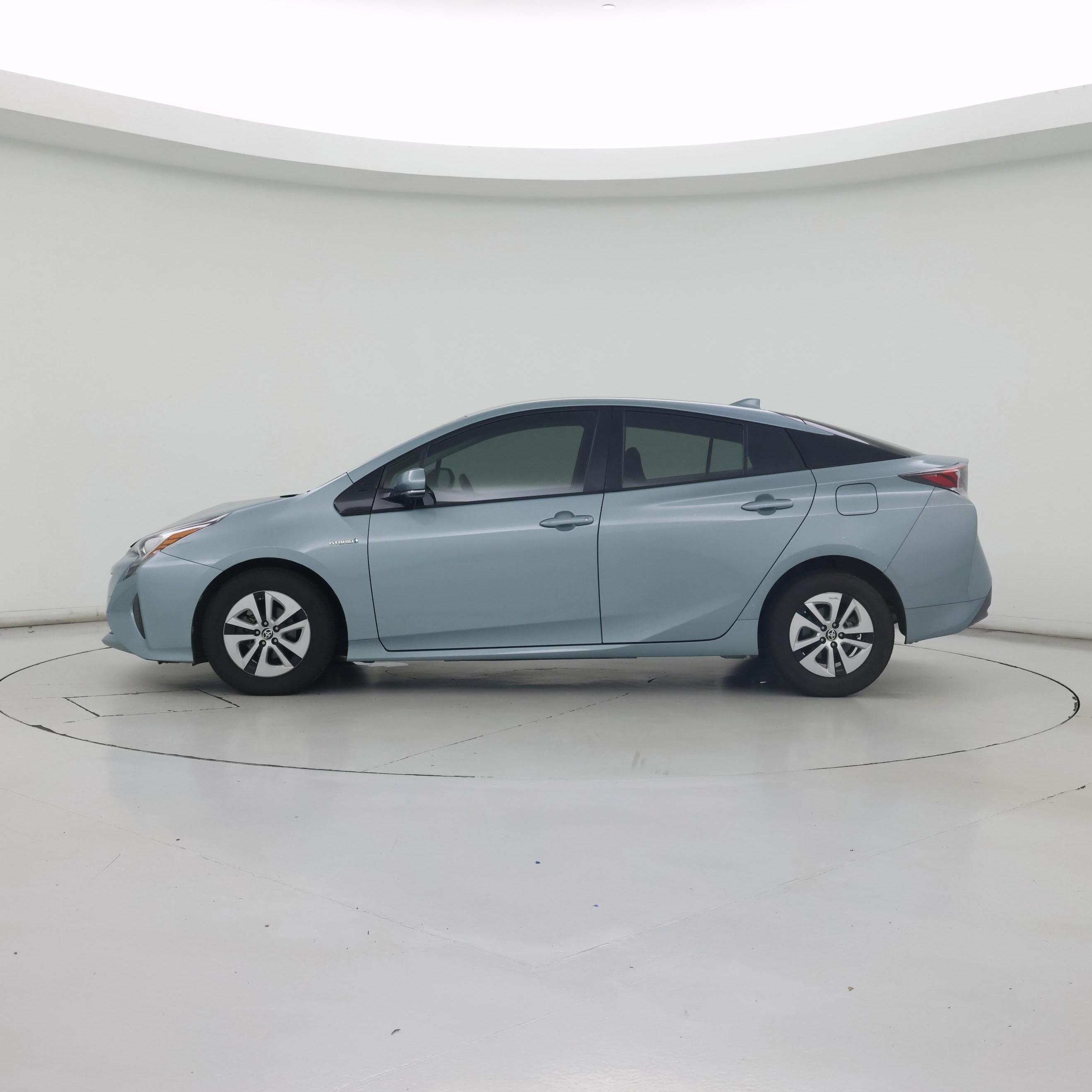 Thumbnail: 2016 Toyota Prius - 3