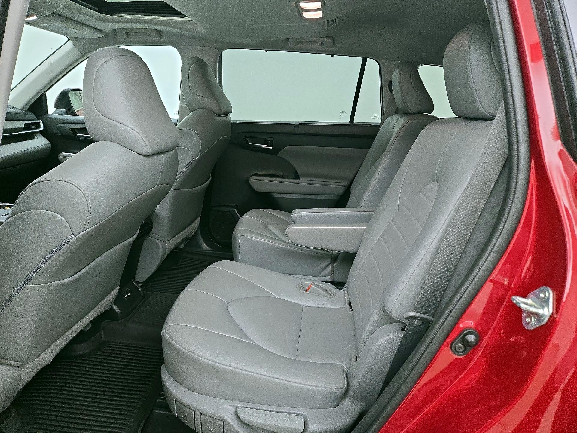 Thumbnail: 2021 Toyota Highlander - 20