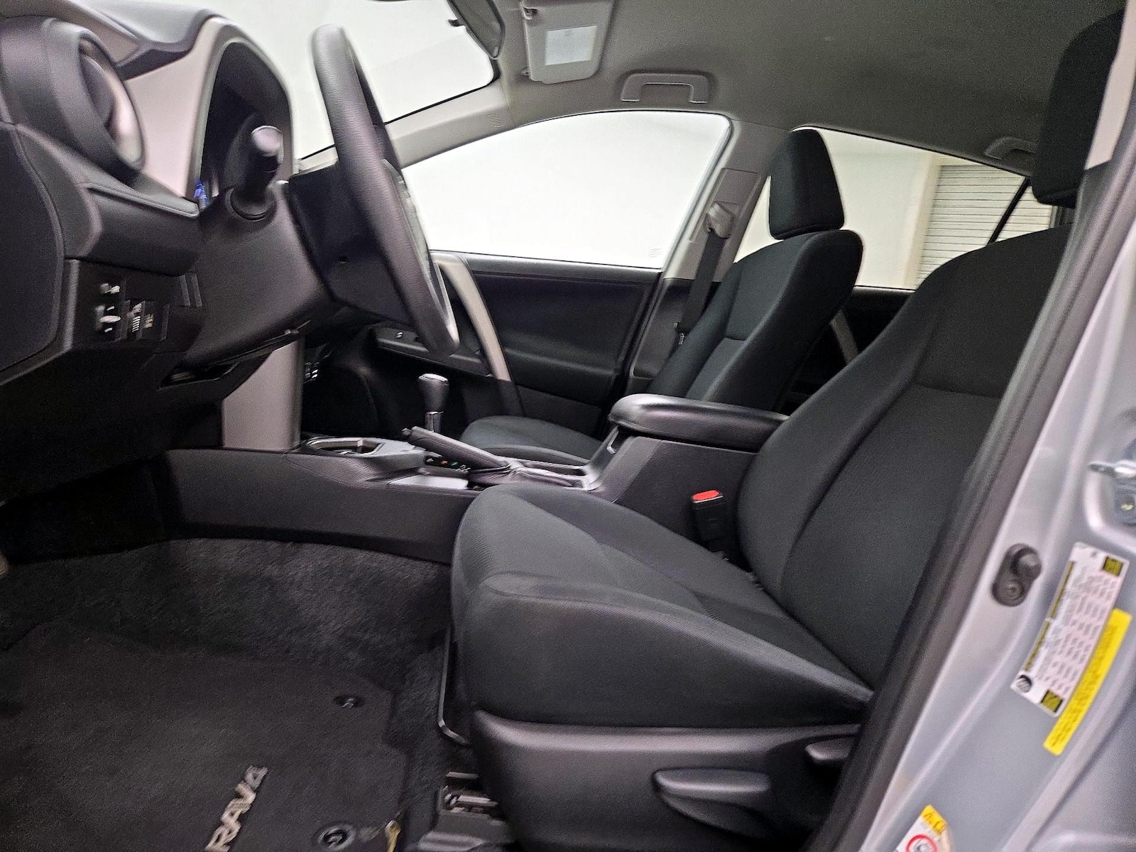 2017 Toyota RAV4 LE - Photo 12