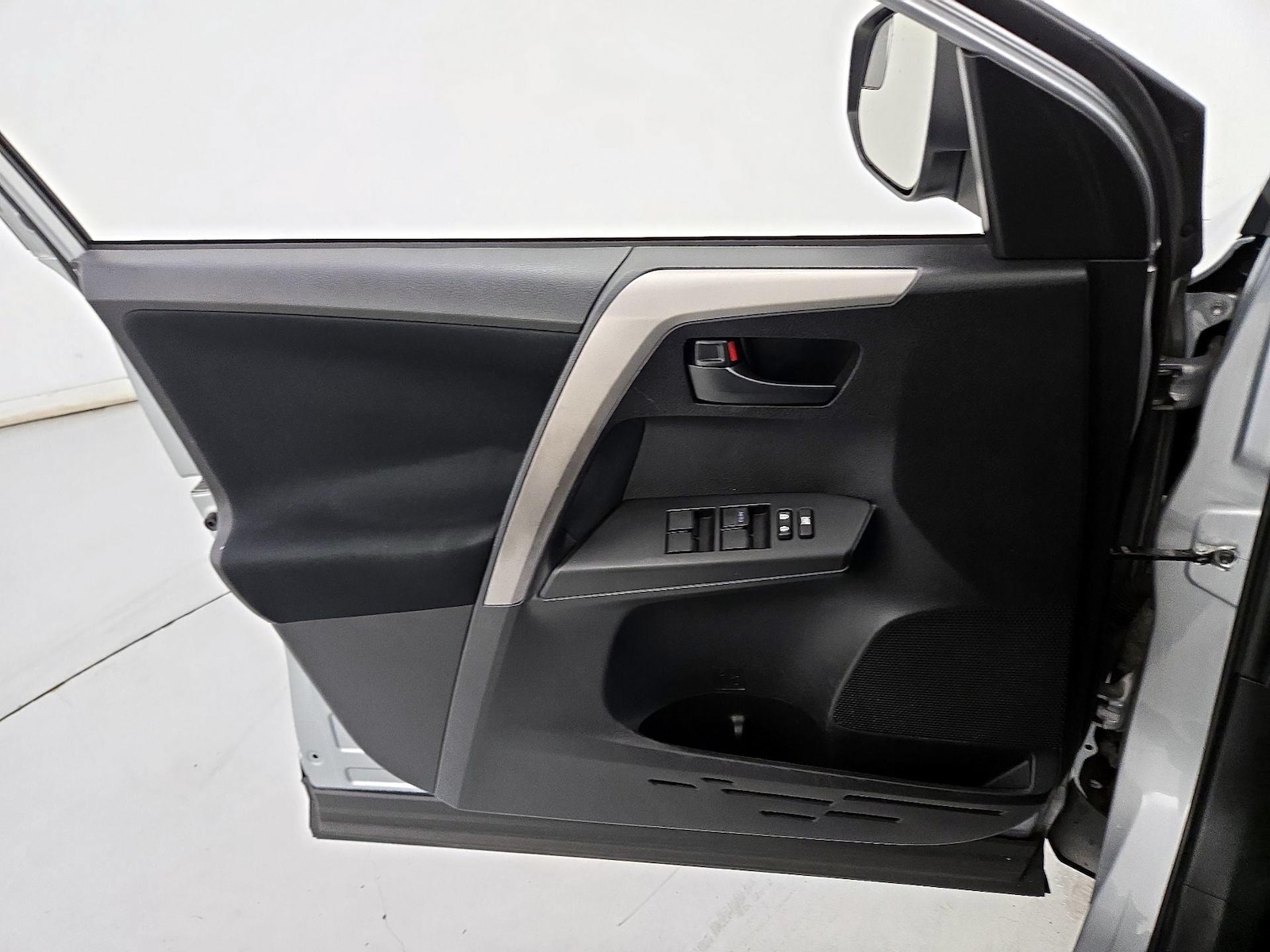 2017 Toyota RAV4 LE - Photo 13