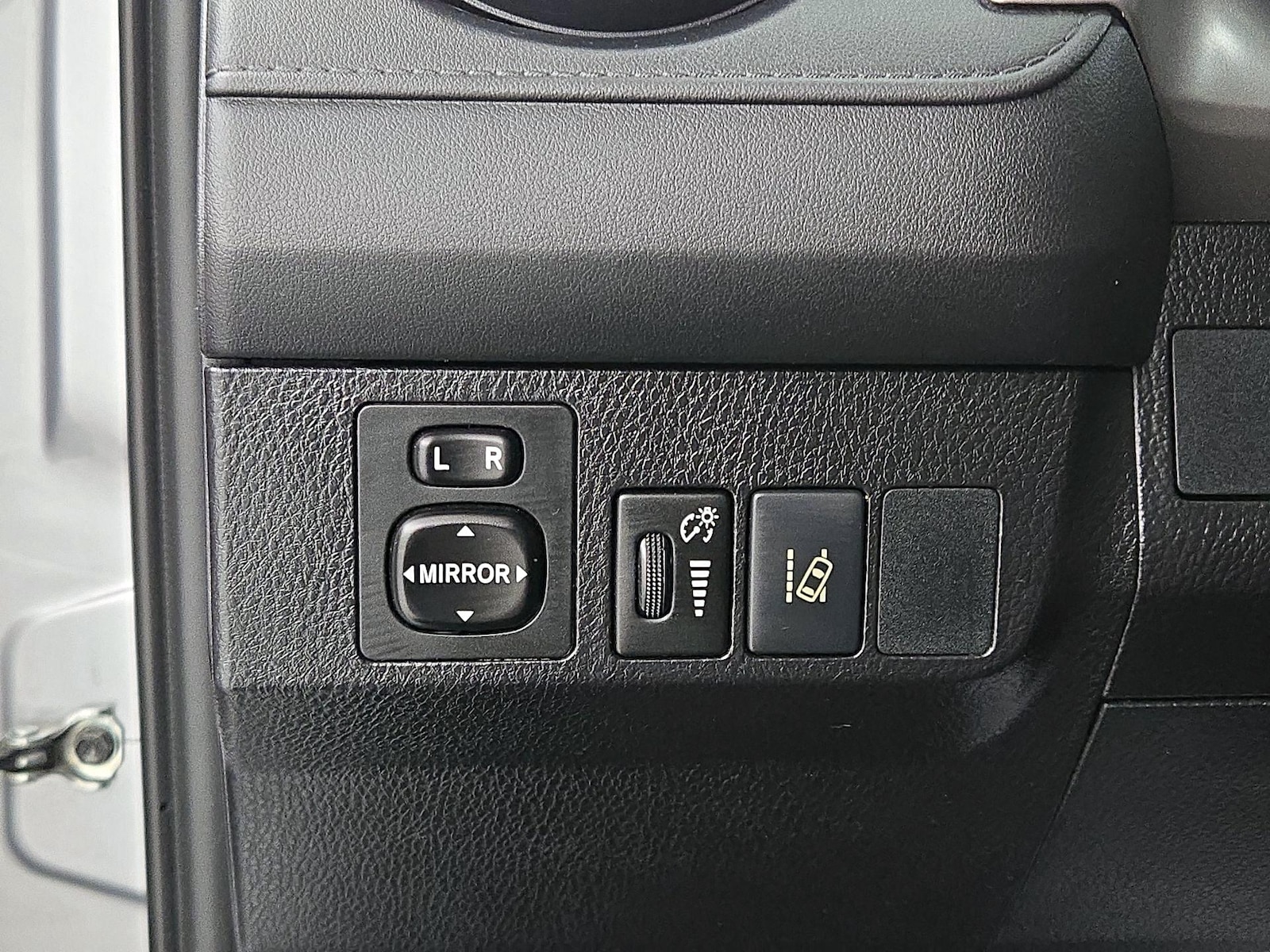 2017 Toyota RAV4 LE - Photo 14