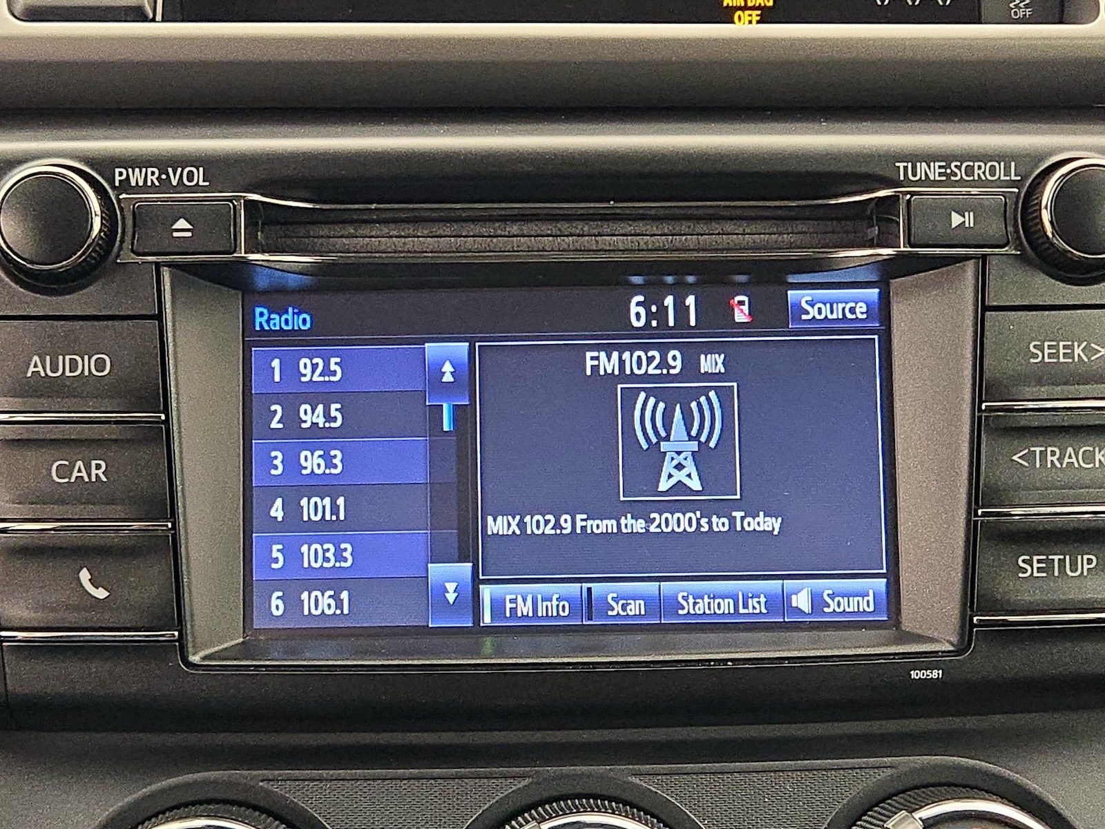 2017 Toyota RAV4 LE - Photo 16