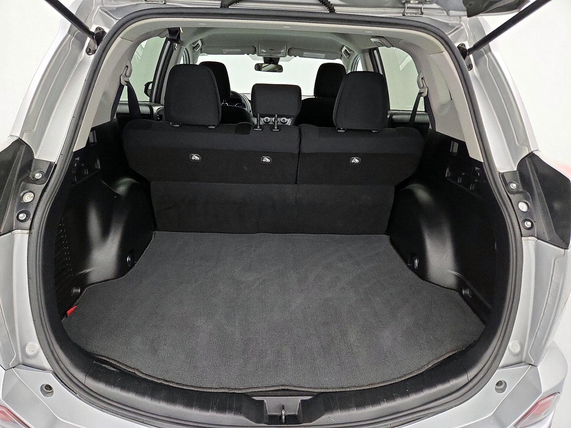Thumbnail: 2017 Toyota RAV4 - 20