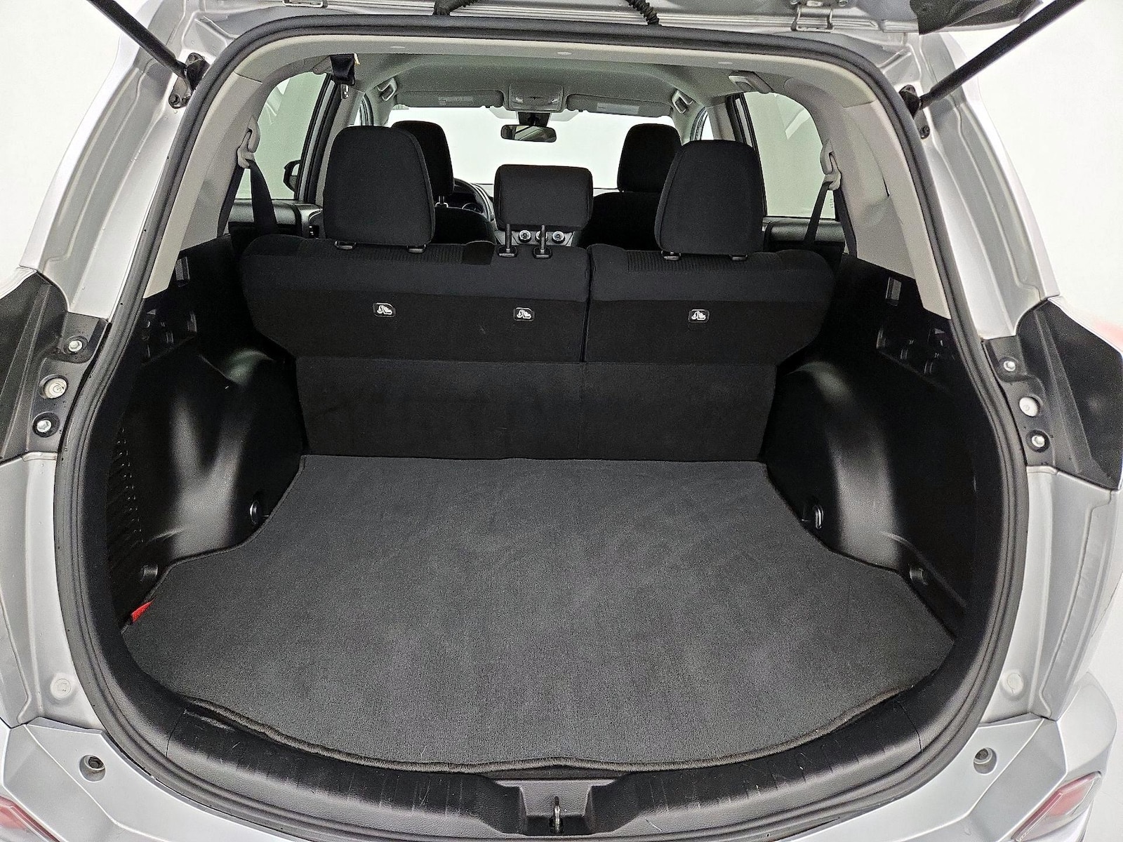 2017 Toyota RAV4 LE - Photo 21