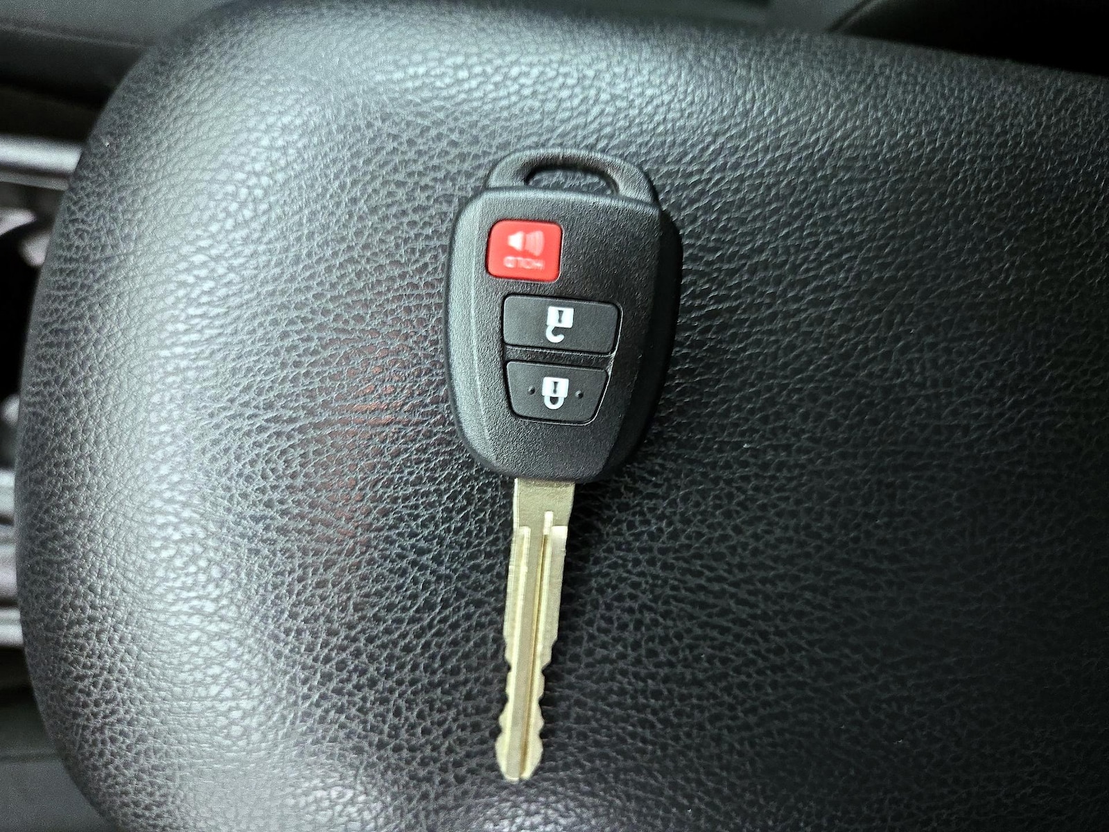2017 Toyota RAV4 LE - Photo 23