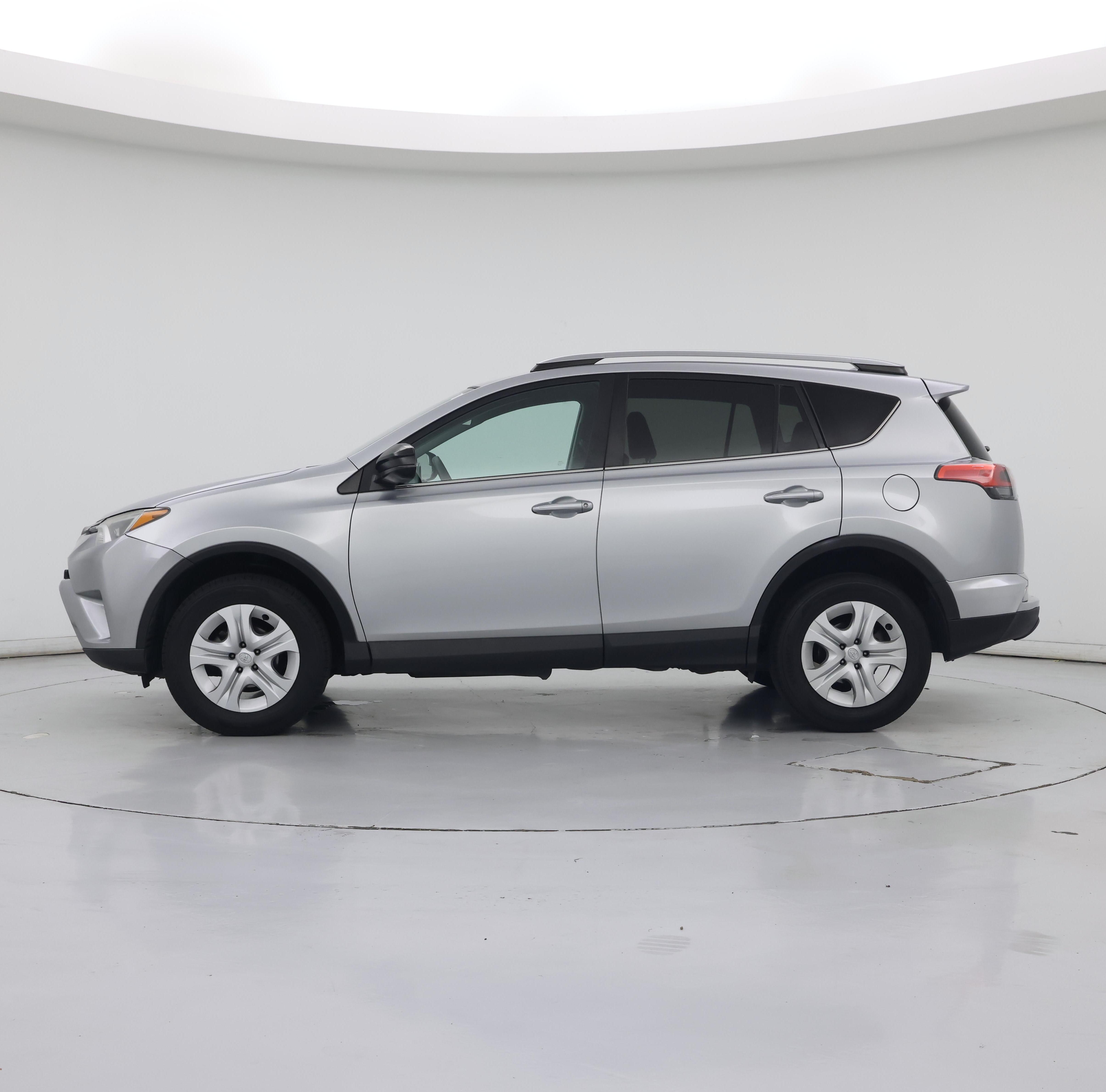 Thumbnail: 2017 Toyota RAV4 - 3