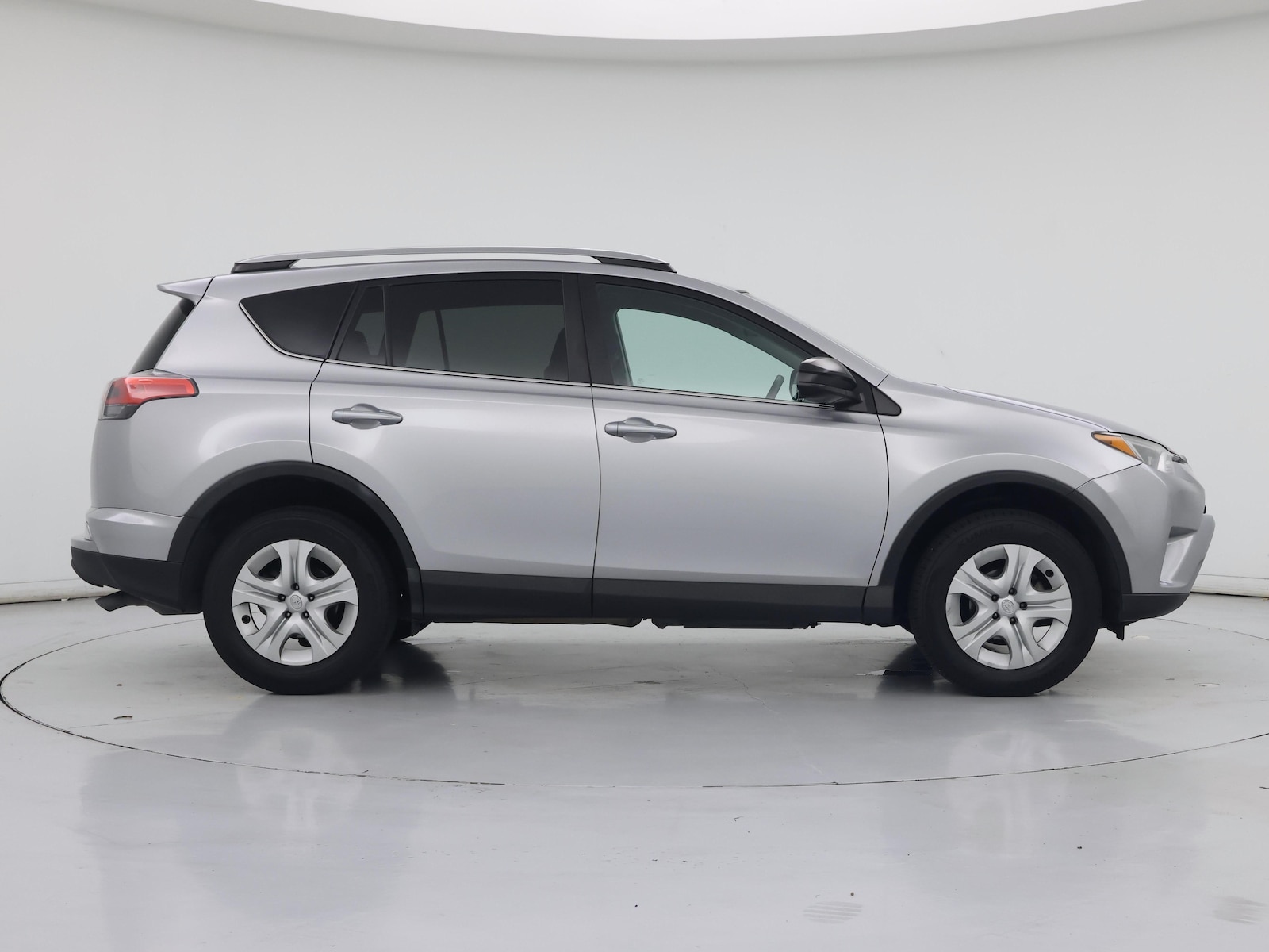2017 Toyota RAV4 LE - Photo 8