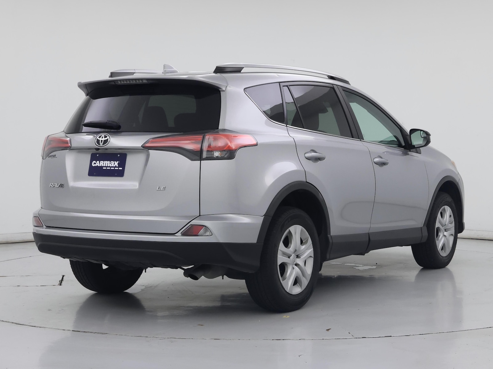 2017 Toyota RAV4 LE - Photo 9